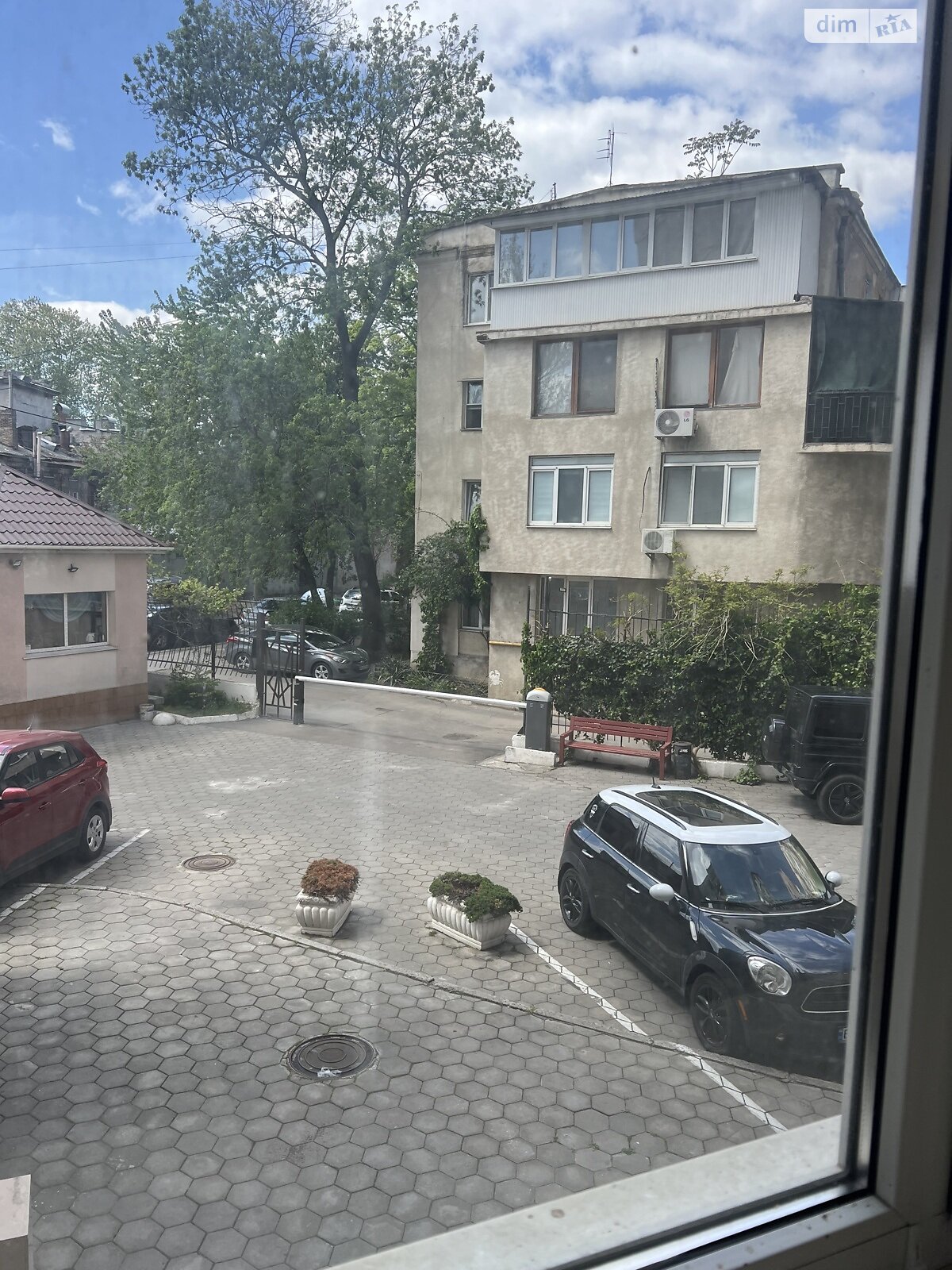 трикімнатна квартира в Одесі, район Ланжерон, на пров. Обсерваторний 2/4 в довготривалу оренду помісячно фото 1 трикімнатна квартира в Одесі, район Ланжерон, на пров. Обсерваторний 2/4 в довготривалу оренду помісячно фото 1