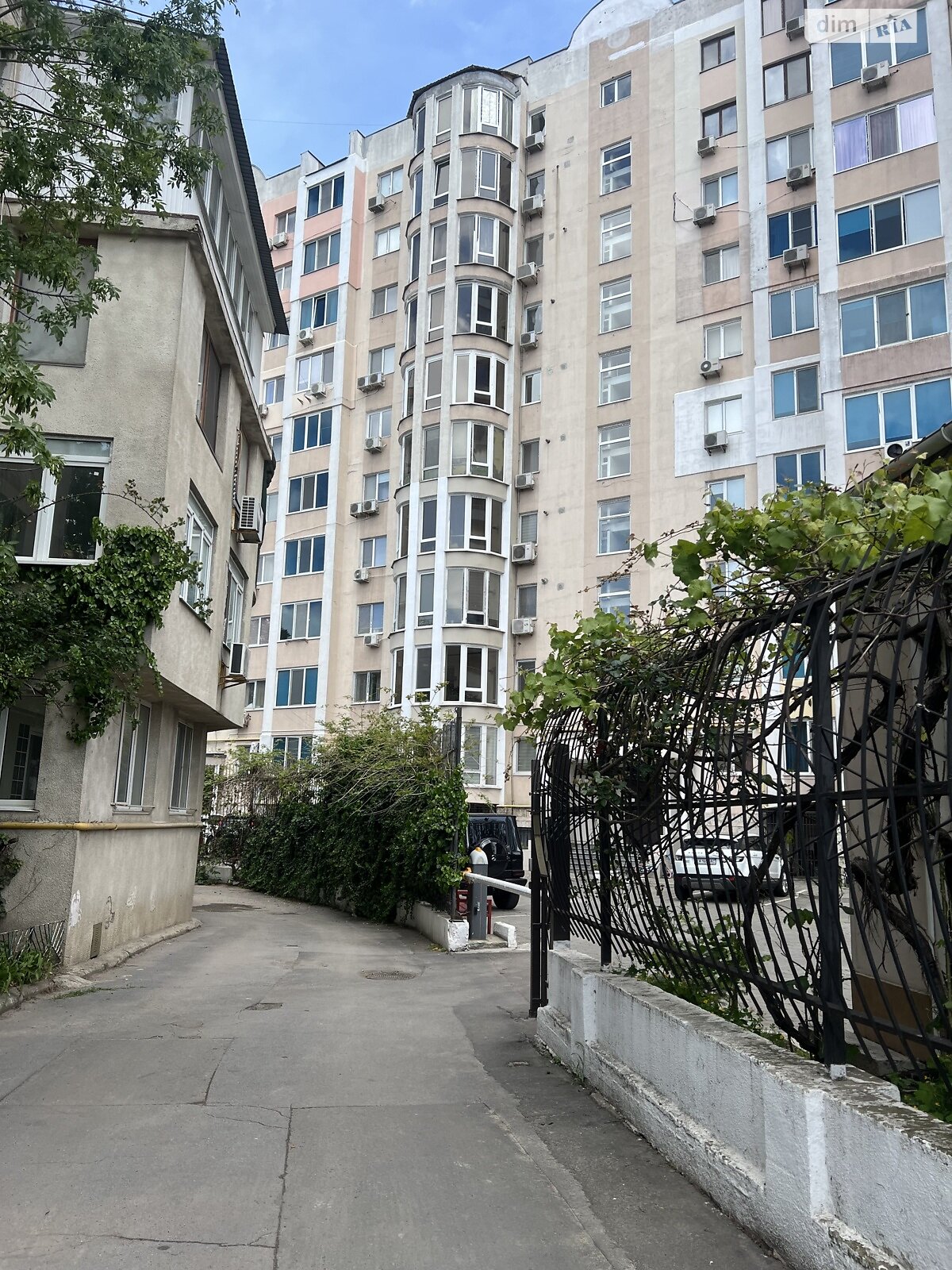 трикімнатна квартира в Одесі, район Ланжерон, на пров. Обсерваторний 2/4 в довготривалу оренду помісячно фото 1 трикімнатна квартира в Одесі, район Ланжерон, на пров. Обсерваторний 2/4 в довготривалу оренду помісячно фото 1