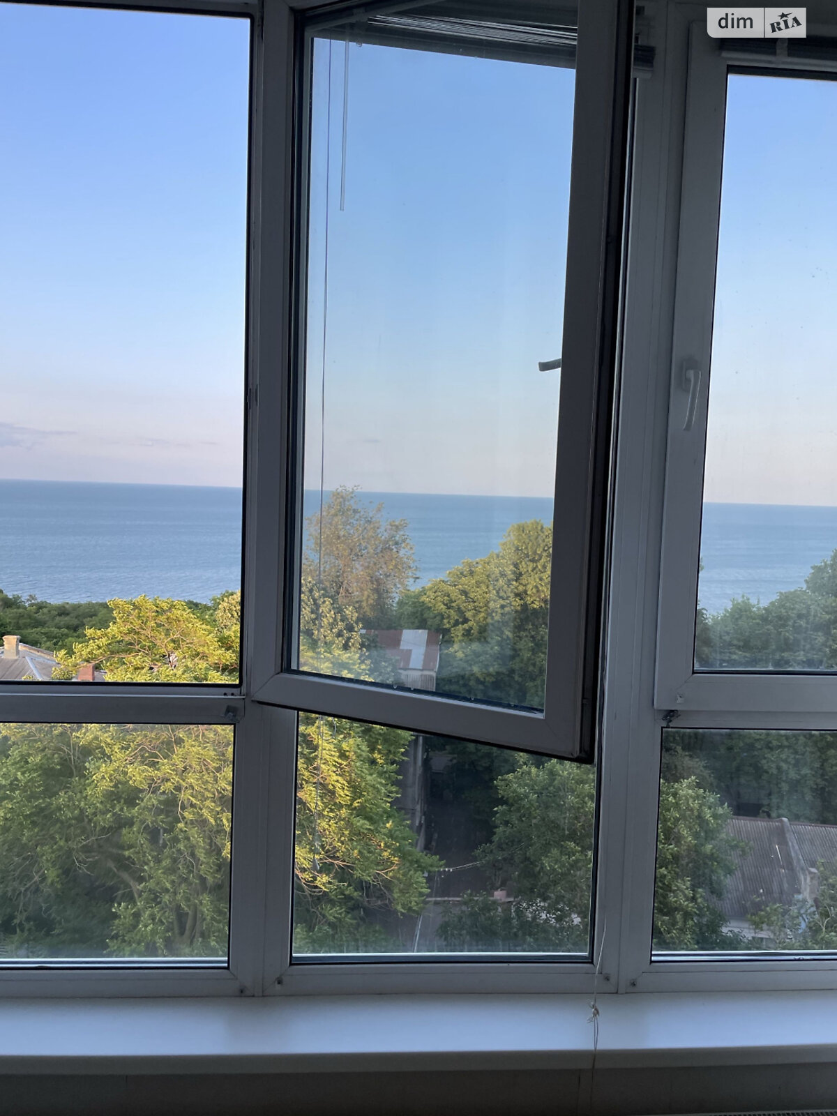 трехкомнатная квартира в Одессе, район Ланжерон, на пер. Обсерваторный 2/6 в аренду на долгий срок помесячно фото 1