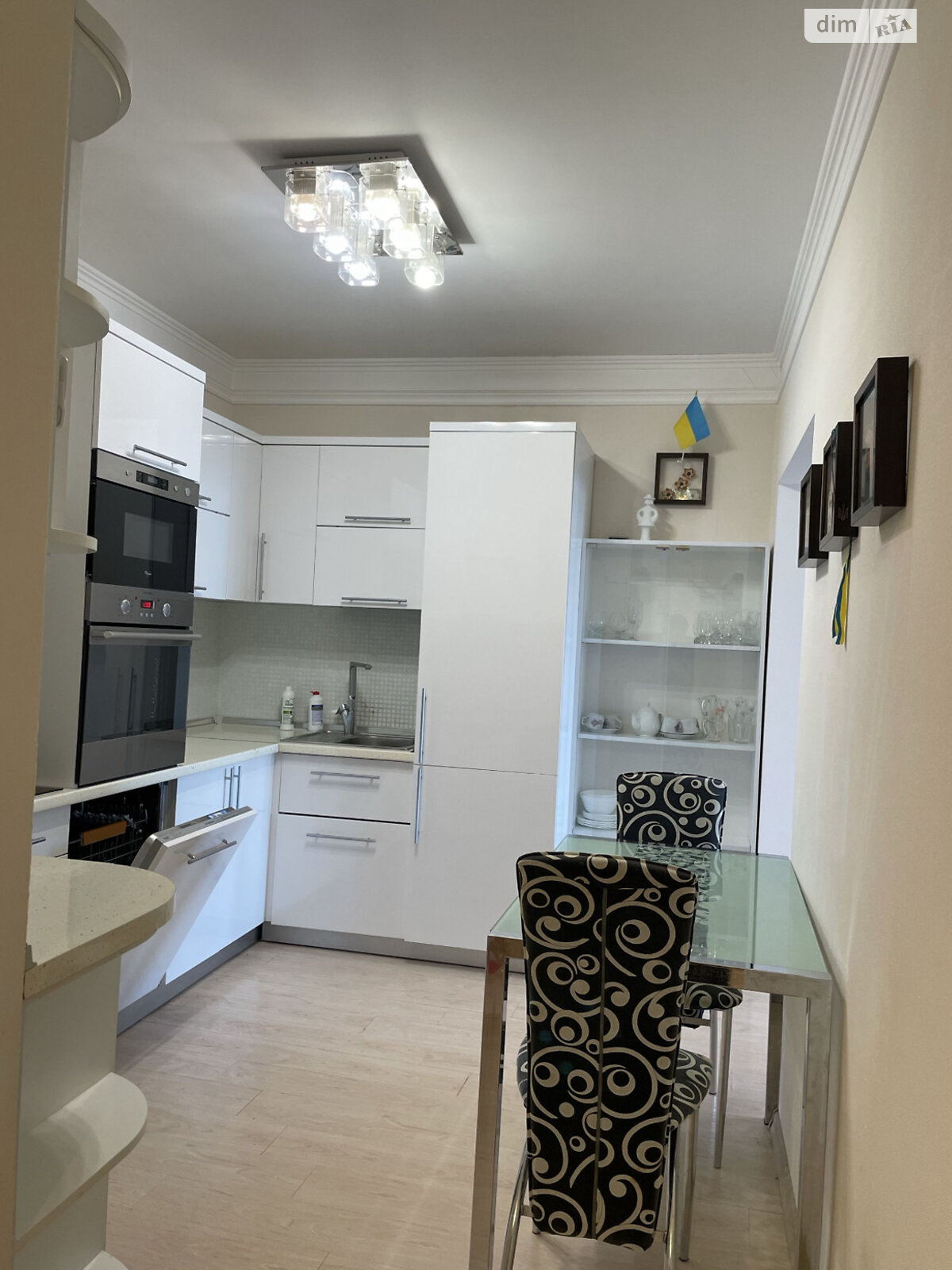 трехкомнатная квартира в Одессе, район Ланжерон, на пер. Обсерваторный 2/6 в аренду на долгий срок помесячно фото 1