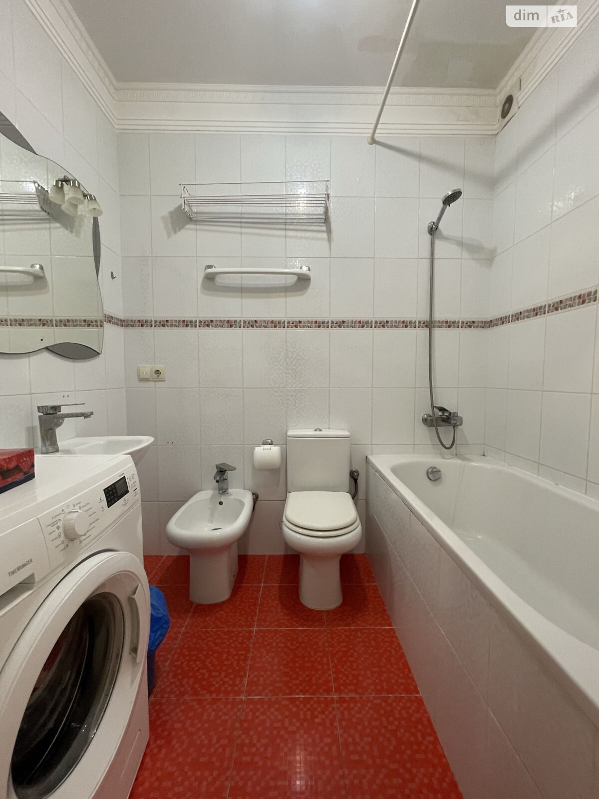 трехкомнатная квартира в Одессе, район Ланжерон, на пер. Обсерваторный 2/6 в аренду на долгий срок помесячно фото 1