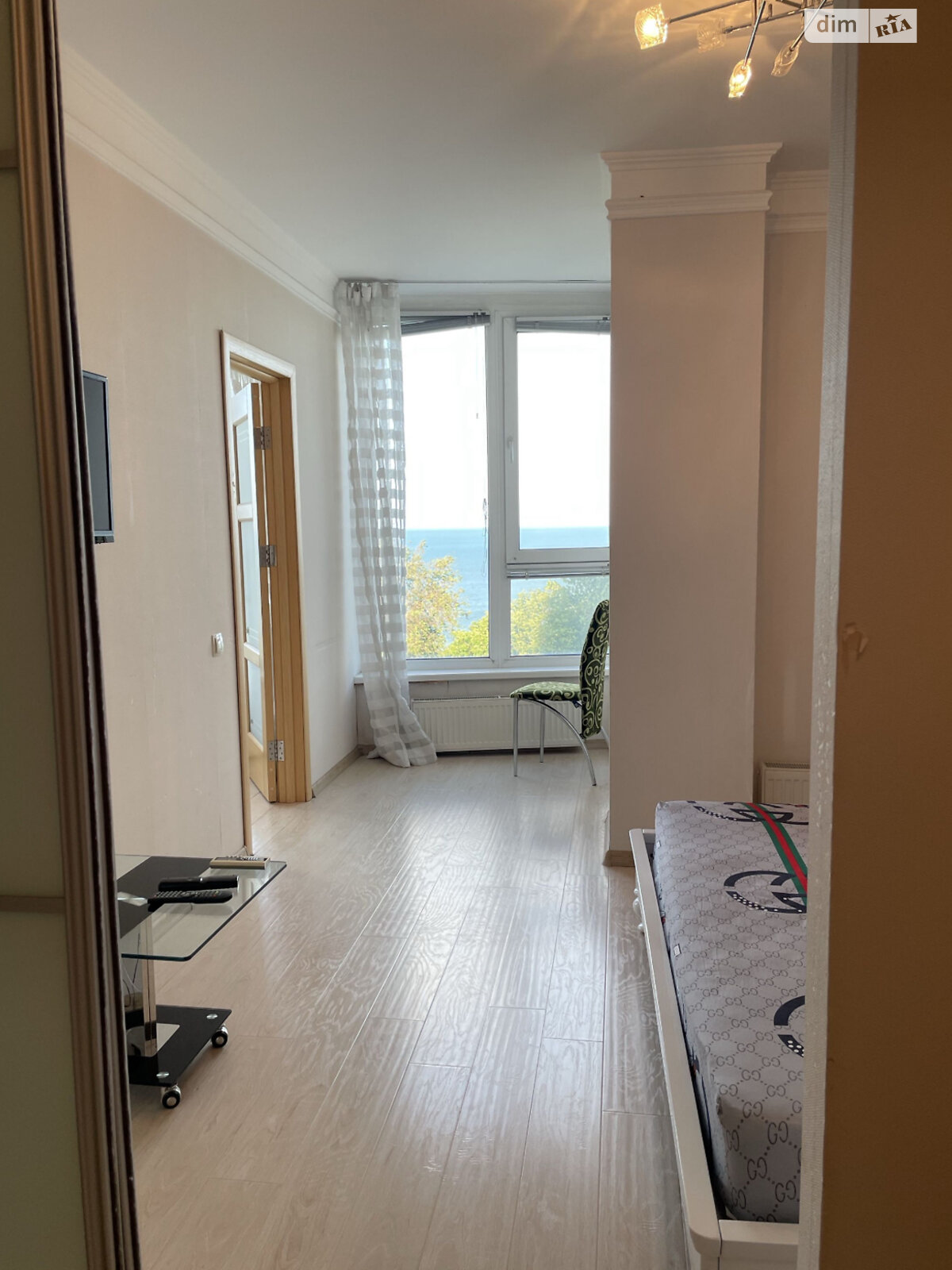 трехкомнатная квартира в Одессе, район Ланжерон, на пер. Обсерваторный 2/6 в аренду на долгий срок помесячно фото 1