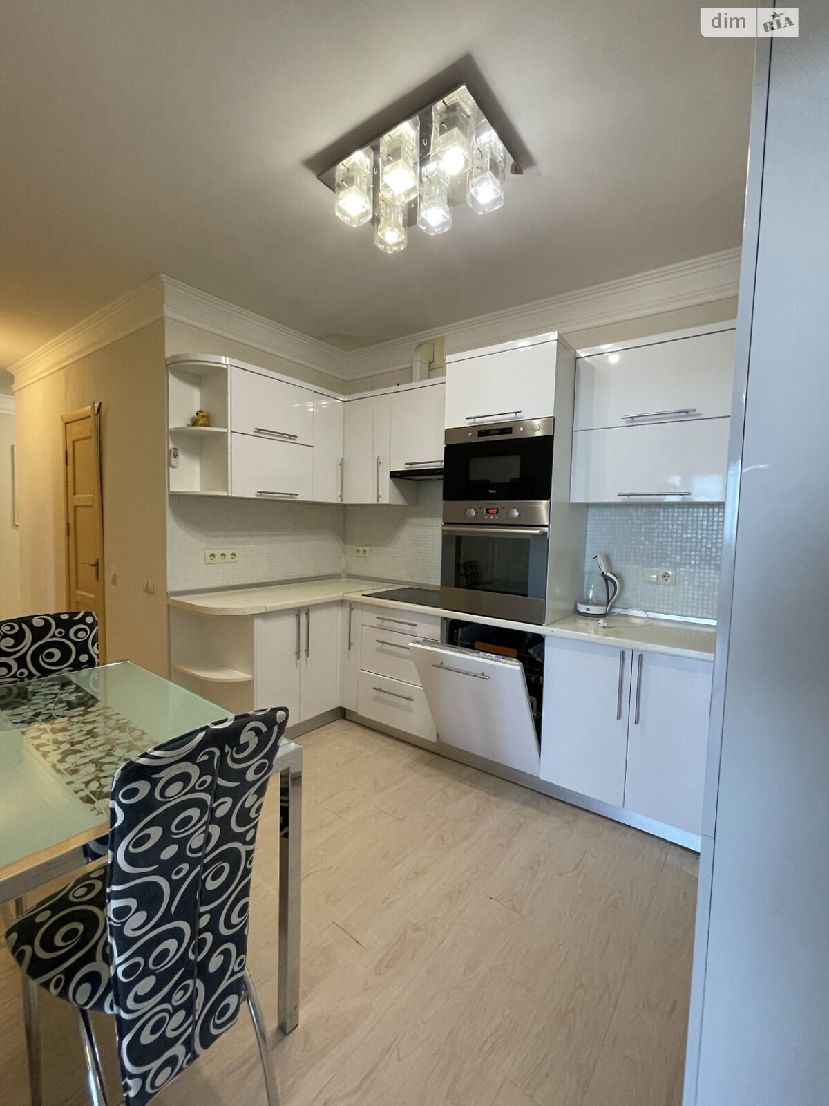 трехкомнатная квартира в Одессе, район Ланжерон, на пер. Обсерваторный 2/6 в аренду на долгий срок помесячно фото 1