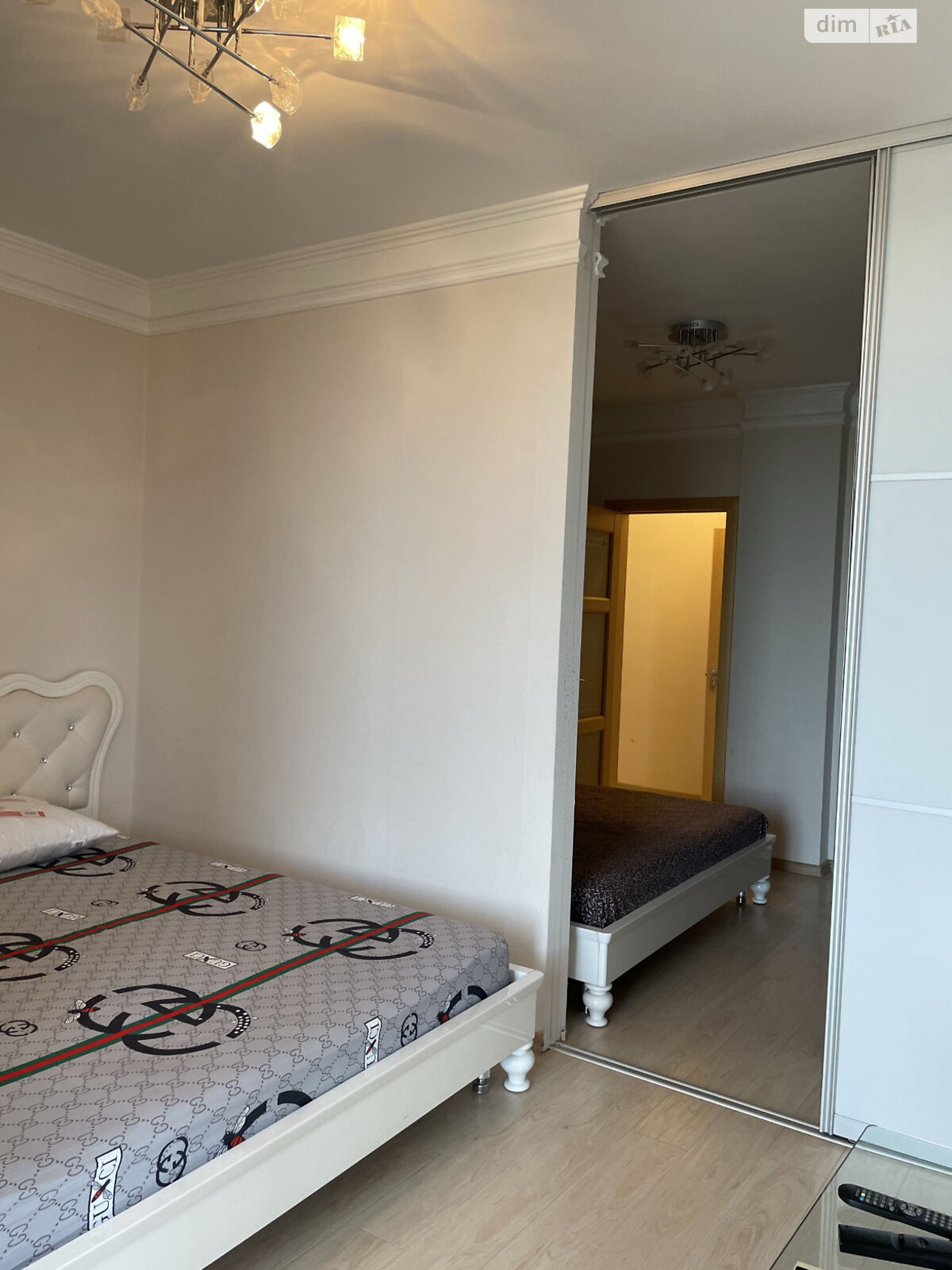 трехкомнатная квартира в Одессе, район Ланжерон, на пер. Обсерваторный 2/6 в аренду на долгий срок помесячно фото 1