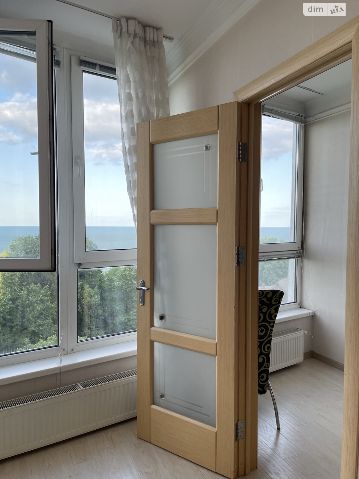 трехкомнатная квартира в Одессе, район Ланжерон, на пер. Обсерваторный 2/6 в аренду на долгий срок помесячно фото 1