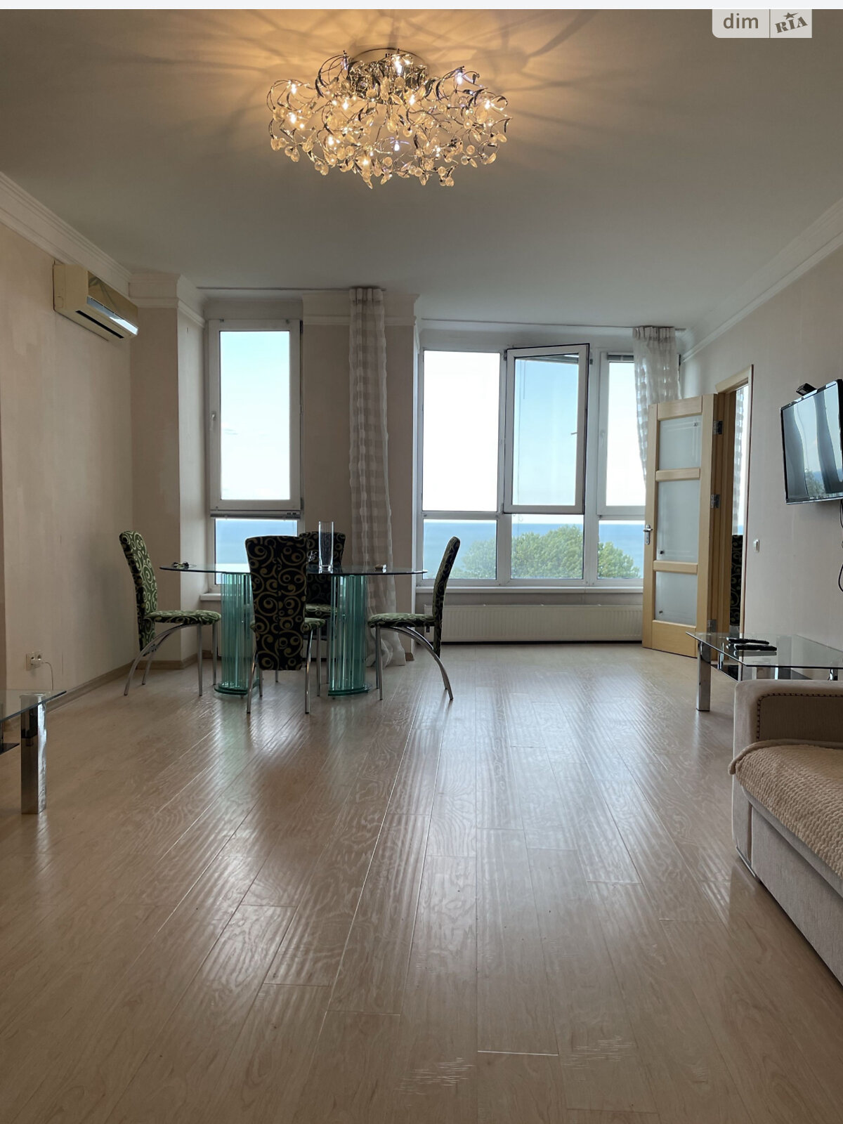 трехкомнатная квартира в Одессе, район Ланжерон, на пер. Обсерваторный 2/6 в аренду на долгий срок помесячно фото 1