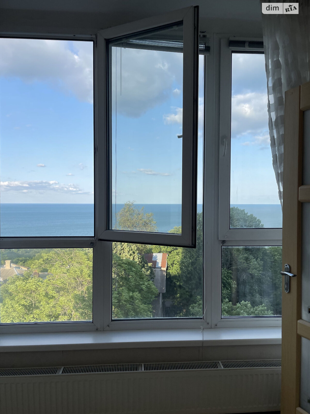 трехкомнатная квартира в Одессе, район Ланжерон, на пер. Обсерваторный 2/6 в аренду на долгий срок помесячно фото 1