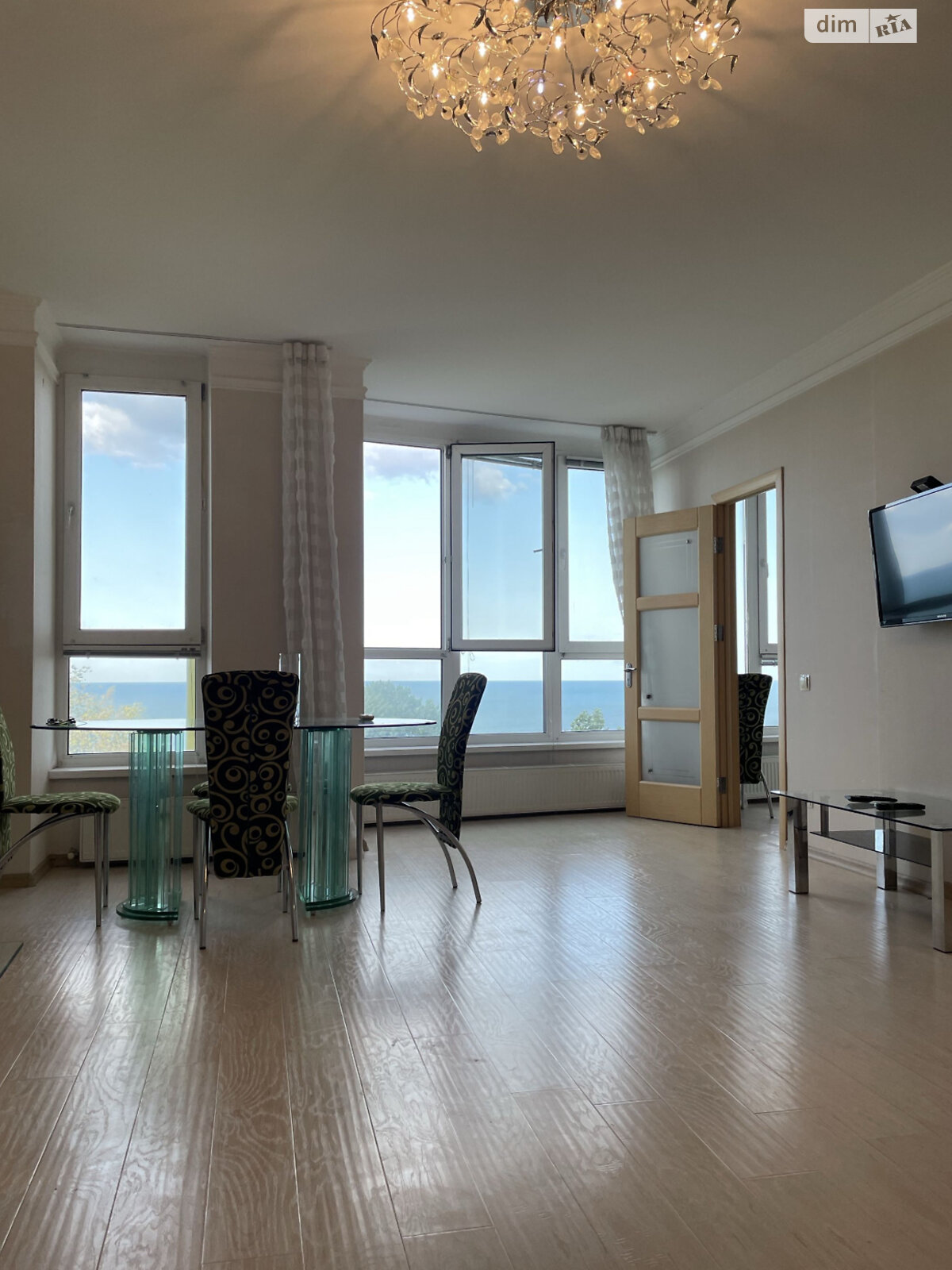 трехкомнатная квартира в Одессе, район Ланжерон, на пер. Обсерваторный 2/6 в аренду на долгий срок помесячно фото 1