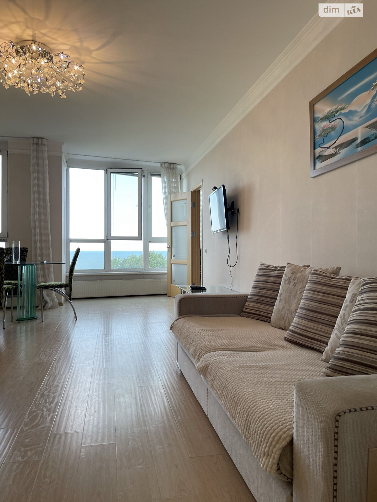 трехкомнатная квартира в Одессе, район Ланжерон, на пер. Обсерваторный 2/6 в аренду на долгий срок помесячно фото 1