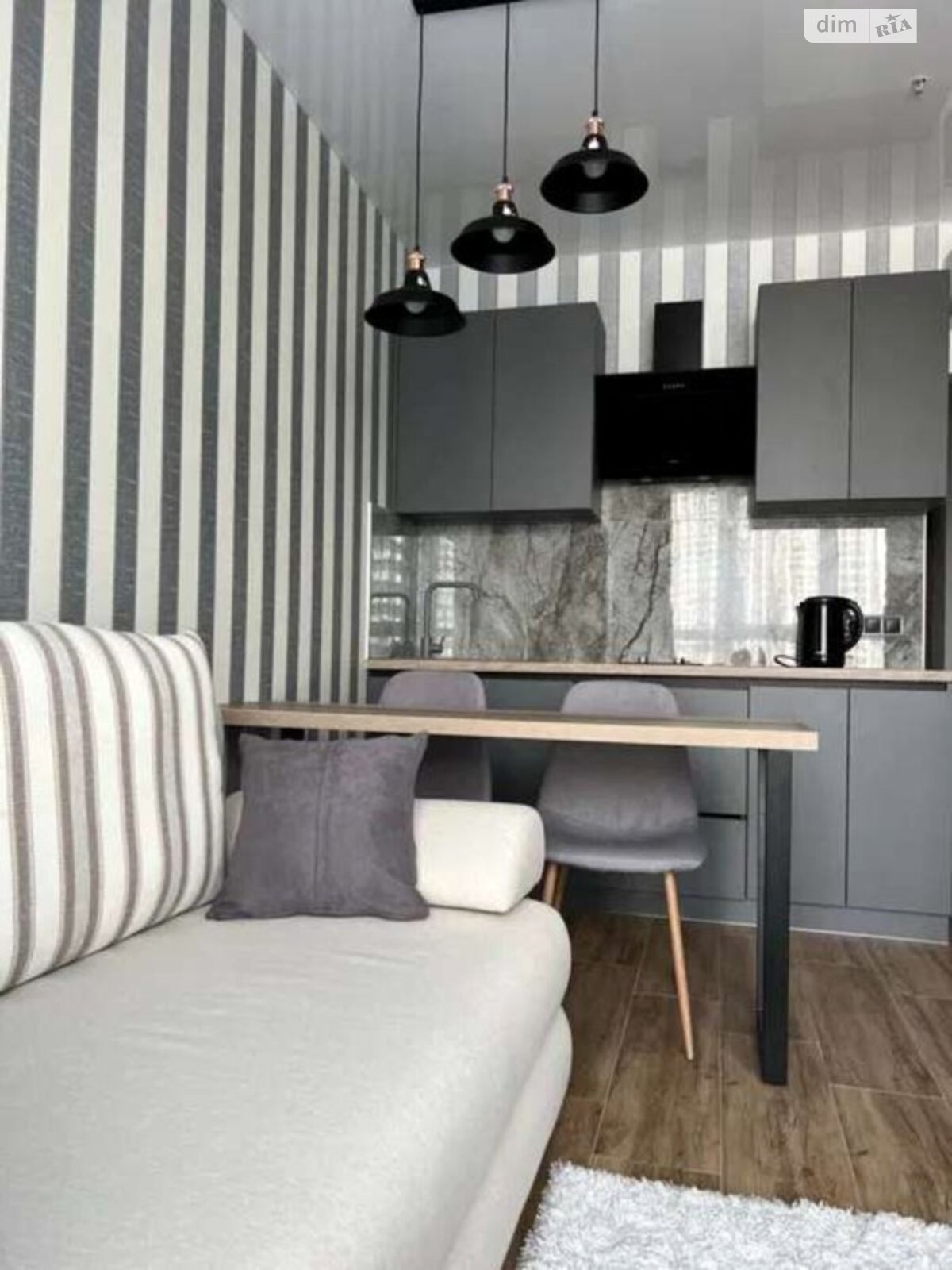 однокомнатная квартира в Одессе, на ул. Литературная 10 в аренду на долгий срок помесячно фото 1 однокомнатная квартира в Одессе, на ул. Литературная 10 в аренду на долгий срок помесячно фото 1