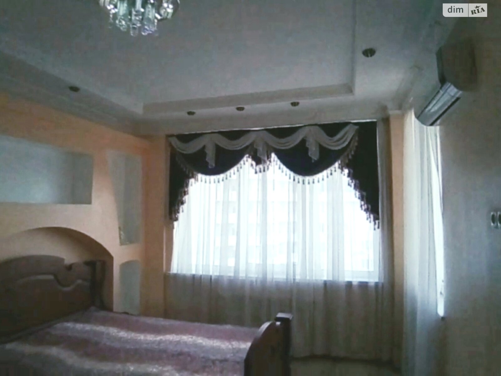 трехкомнатная квартира в Одессе, район Малый Фонтан, на ул. Среднефонтанская 19А в аренду на долгий срок помесячно фото 1