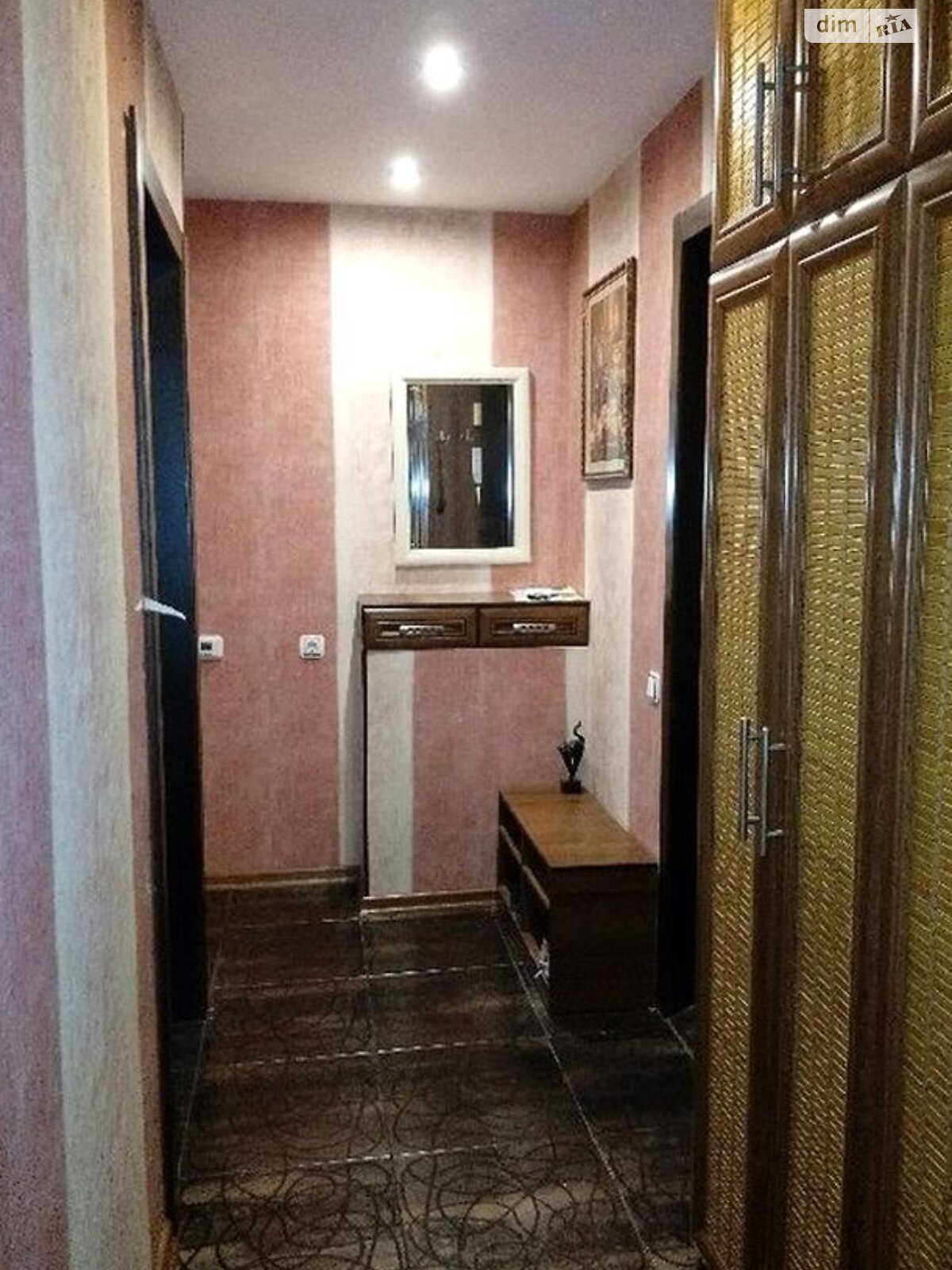 двокімнатна квартира в Одесі, район Молдаванка, на пл. Михайлівська 12/14 в довготривалу оренду помісячно фото 1 двокімнатна квартира в Одесі, район Молдаванка, на пл. Михайлівська 12/14 в довготривалу оренду помісячно фото 1