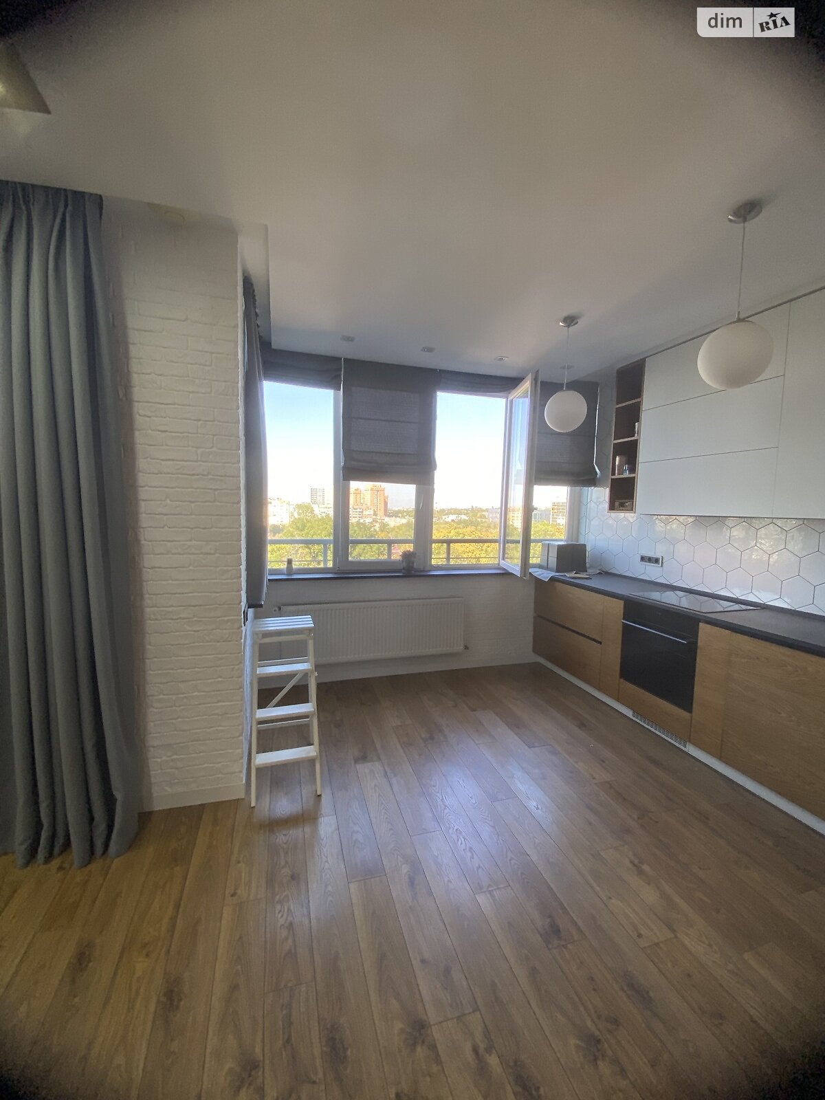 трехкомнатная квартира в Одессе, район Молдаванка, на ул. Михайловская 8 корпус 2 в аренду на долгий срок помесячно фото 1