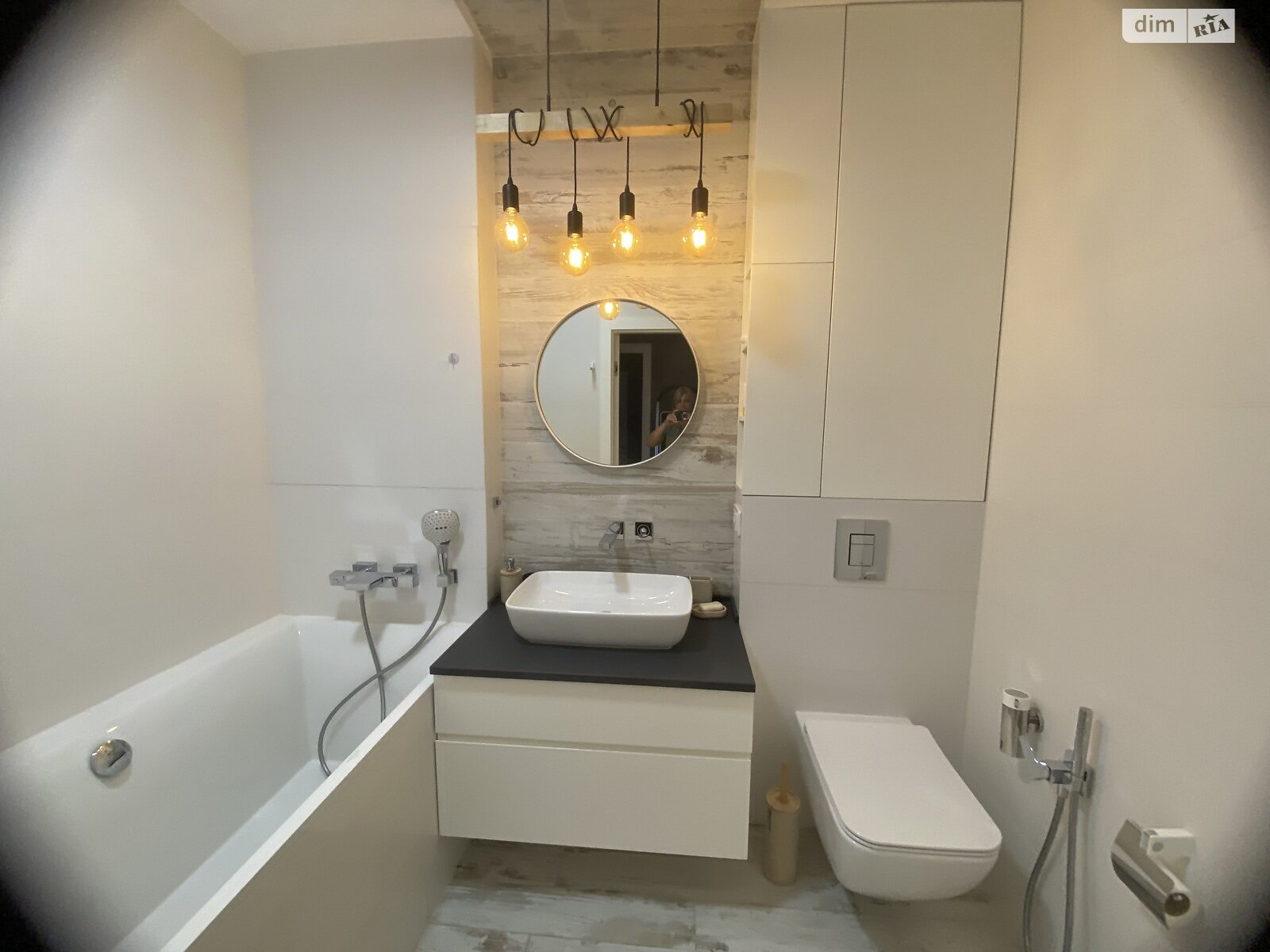 трехкомнатная квартира в Одессе, район Молдаванка, на ул. Михайловская 8 корпус 2 в аренду на долгий срок помесячно фото 1