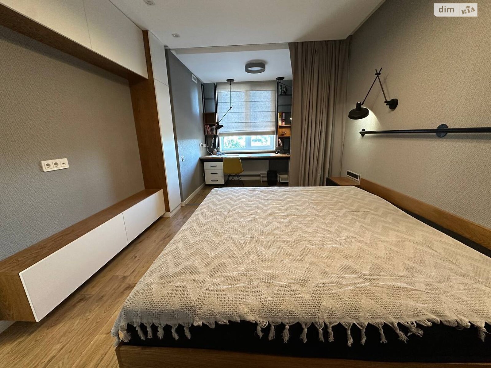 трехкомнатная квартира в Одессе, район Молдаванка, на ул. Михайловская 8 корпус 2 в аренду на долгий срок помесячно фото 1