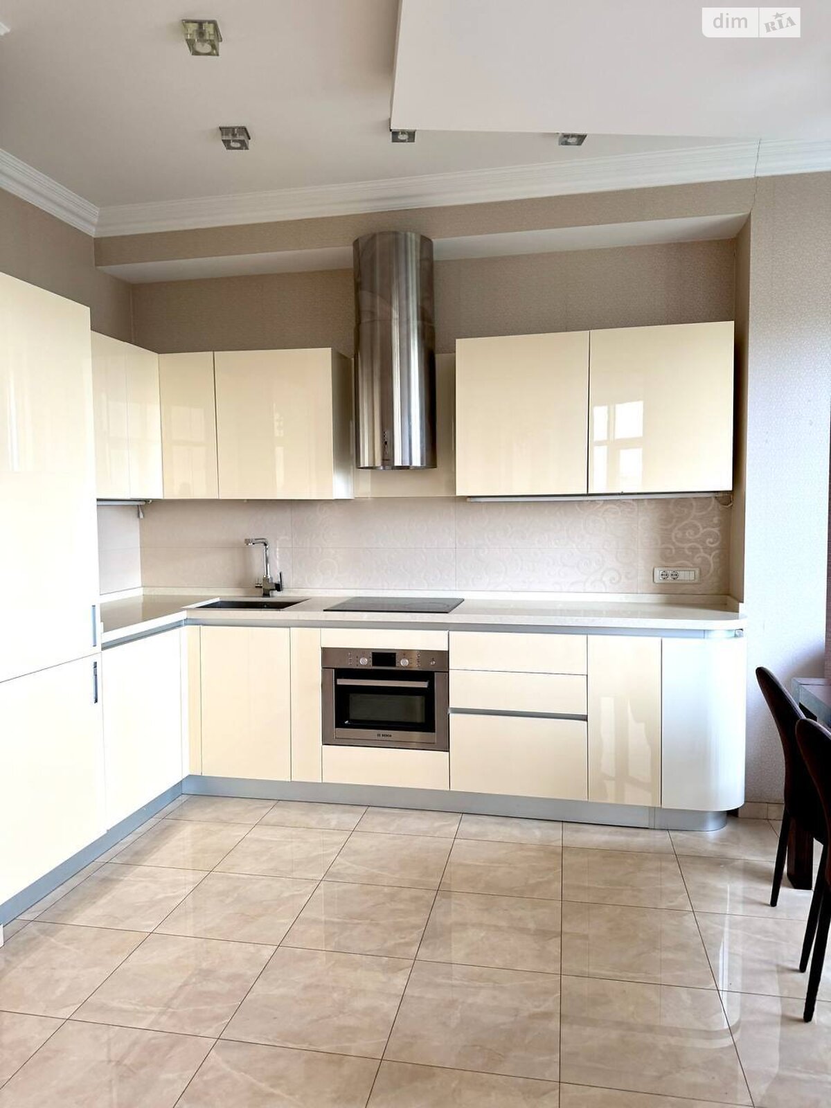 трехкомнатная квартира в Одессе, район Отрада, на бул. Французский 9 в аренду на долгий срок помесячно фото 1