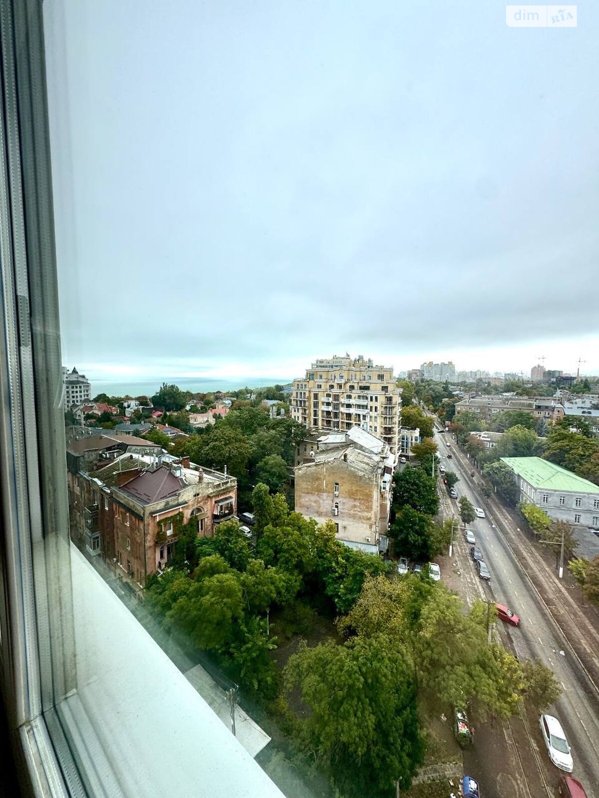 трехкомнатная квартира в Одессе, район Отрада, на бул. Французский 9 в аренду на долгий срок помесячно фото 1