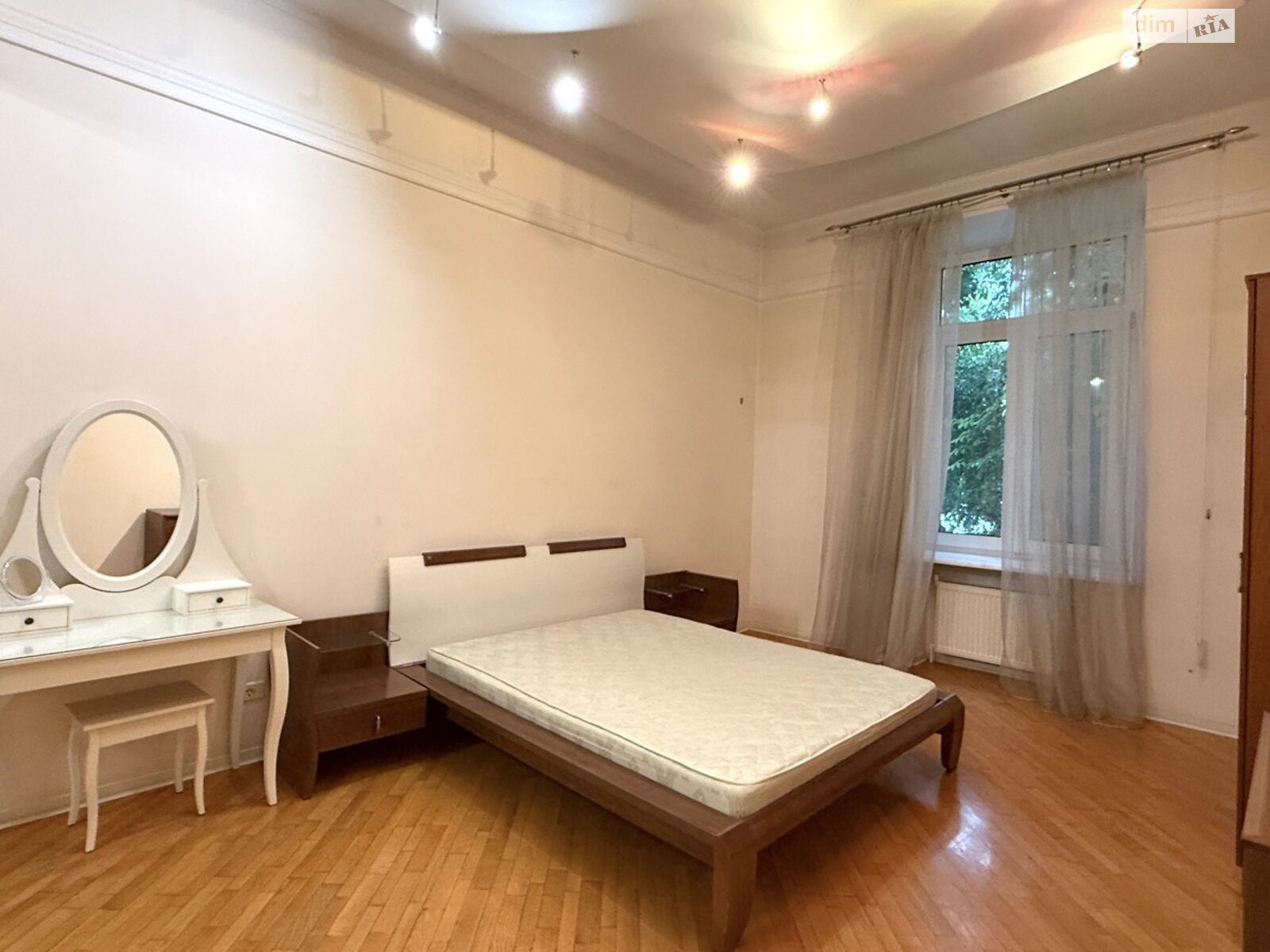 трехкомнатная квартира в Одессе, район Отрада, на бул. Французский 11А в аренду на долгий срок помесячно фото 1