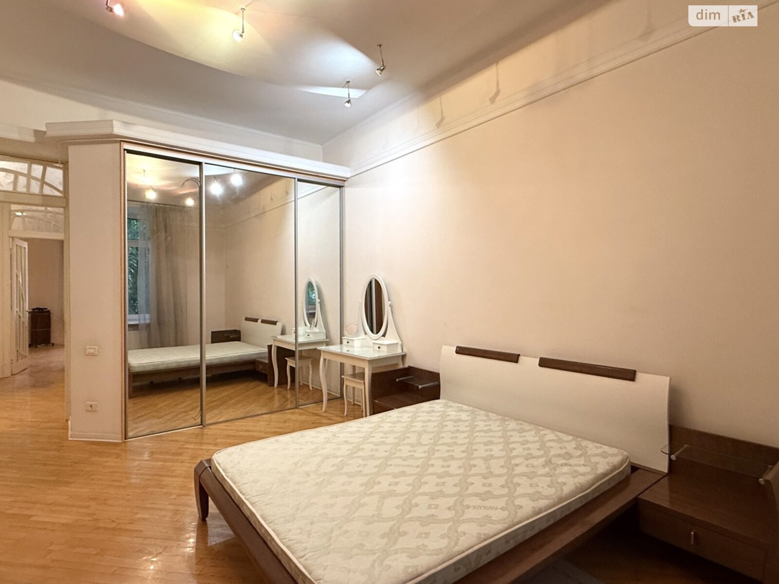 трехкомнатная квартира в Одессе, район Отрада, на бул. Французский 11А в аренду на долгий срок помесячно фото 1