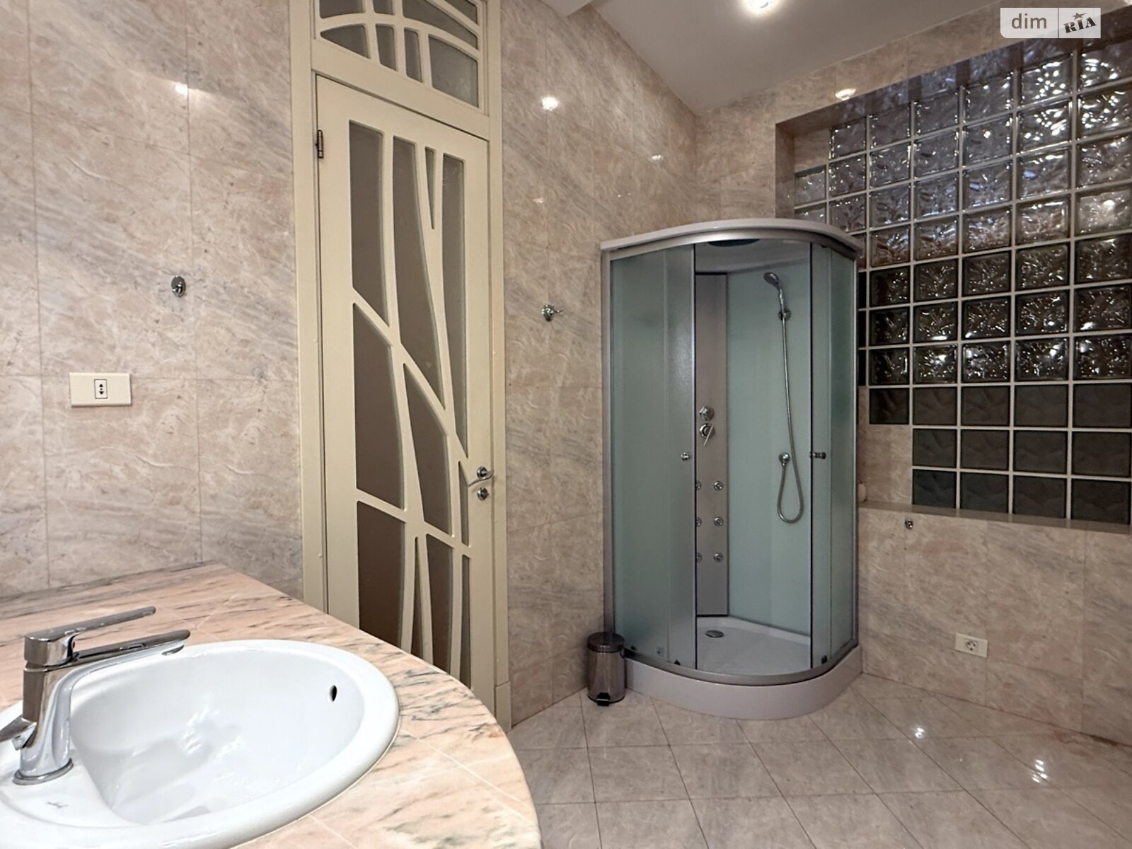 трехкомнатная квартира в Одессе, район Отрада, на бул. Французский 11А в аренду на долгий срок помесячно фото 1