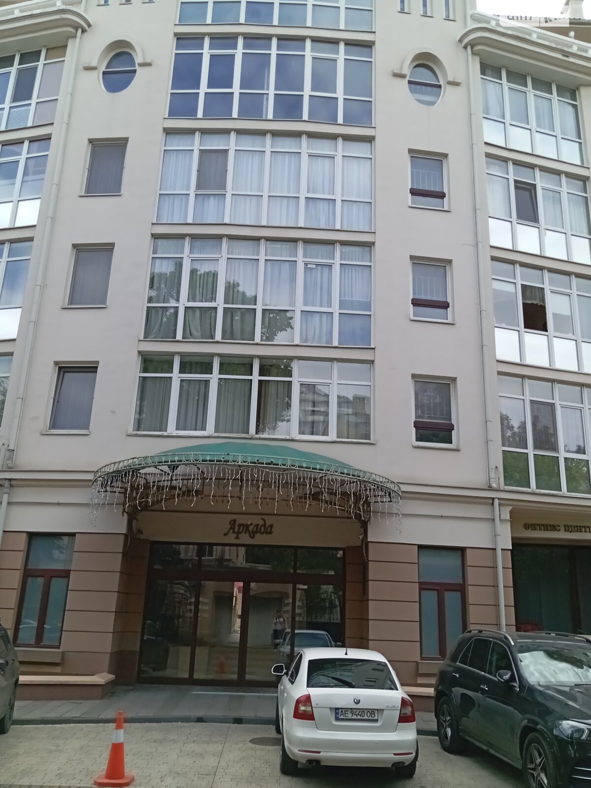 трикімнатна квартира в Одесі, район Отрада, на вул. Уютна (Приморський район) 9 в довготривалу оренду помісячно фото 1