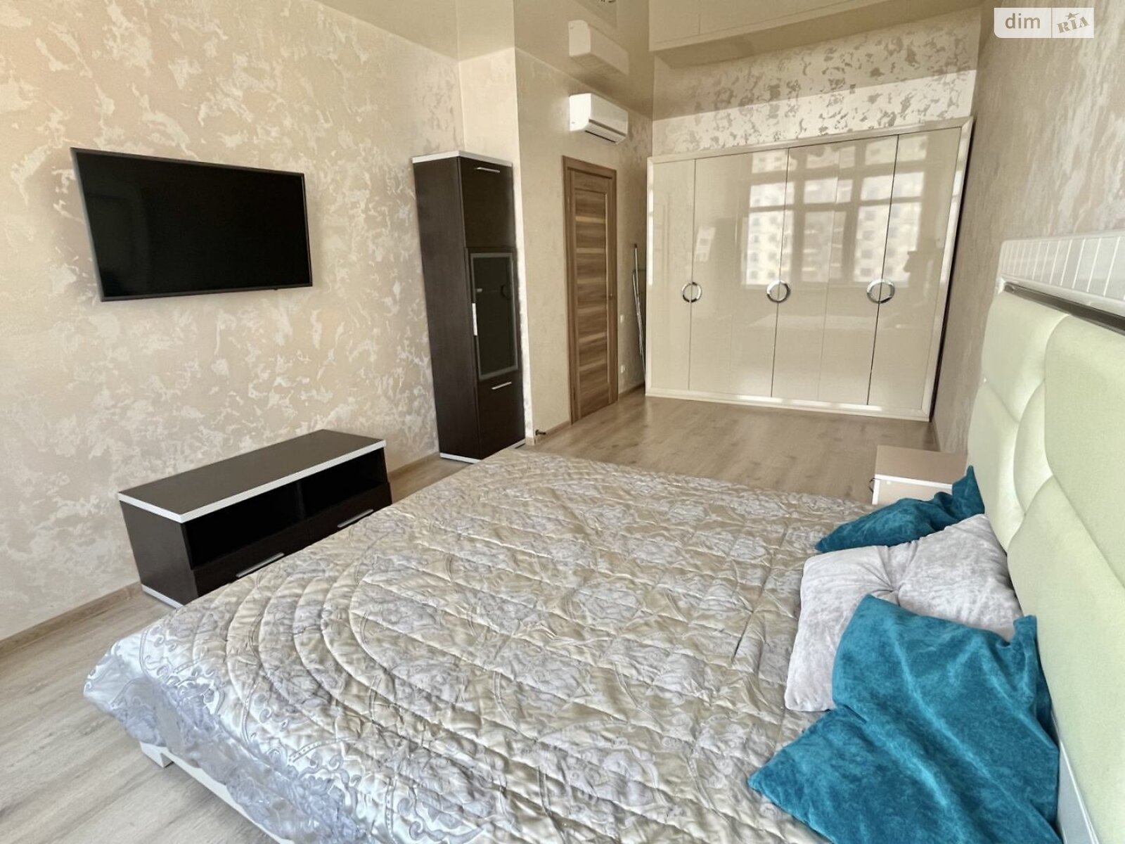 однокомнатная квартира в Одессе, район Пересыпский, на ул. Академика Сахарова в аренду на долгий срок помесячно фото 1