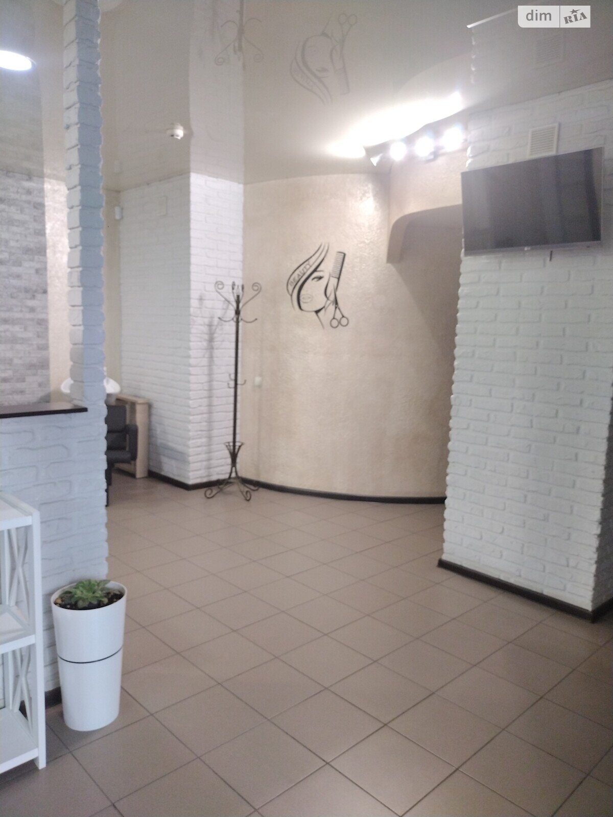 семикімнатна квартира в Одесі, район Пересипський, на вул. Марсельська 46 корпус 1 в довготривалу оренду помісячно фото 1 семикімнатна квартира в Одесі, район Пересипський, на вул. Марсельська 46 корпус 1 в довготривалу оренду помісячно фото 1