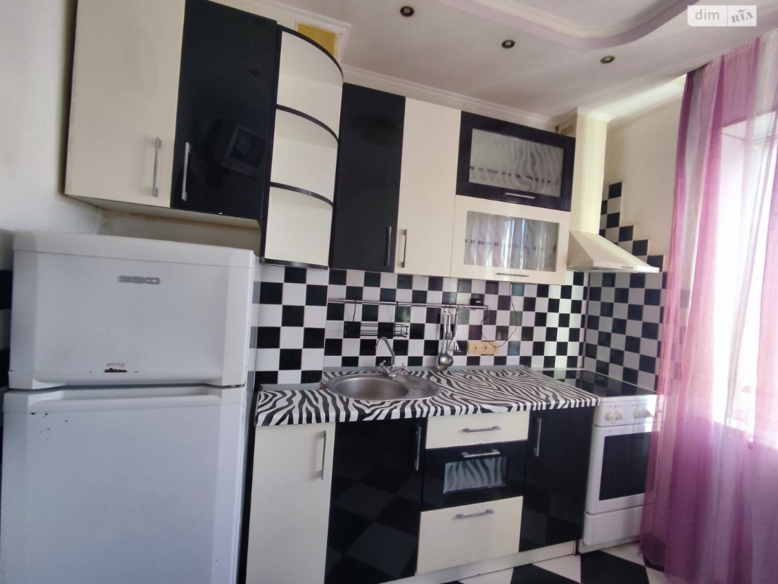 двухкомнатная квартира в Одессе, район Поселок Котовского, на просп. Князя Владимира Великого 70 в аренду на долгий срок помесячно фото 1 двухкомнатная квартира в Одессе, район Поселок Котовского, на просп. Князя Владимира Великого 70 в аренду на долгий срок помесячно фото 1