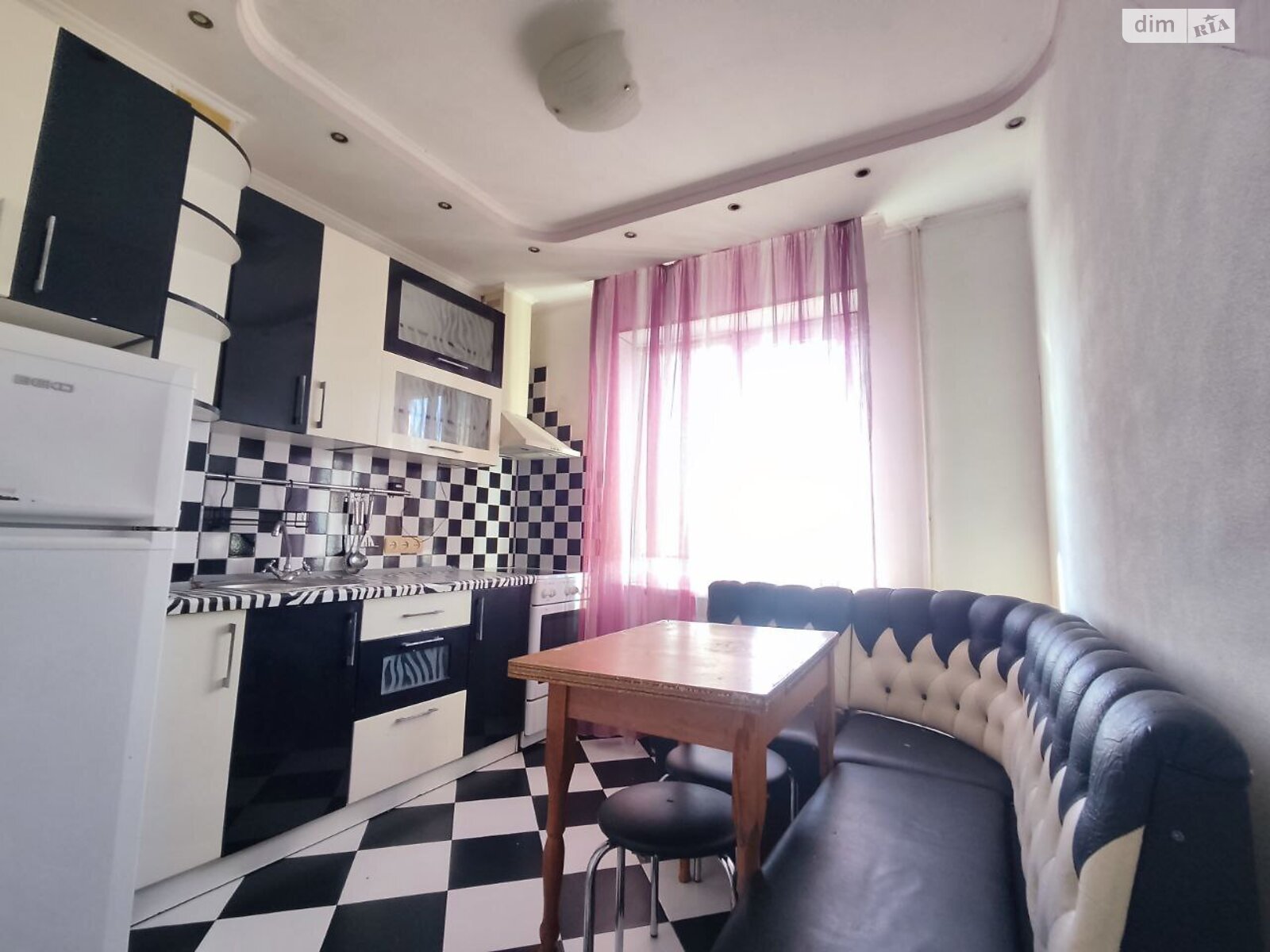 двухкомнатная квартира в Одессе, район Поселок Котовского, на просп. Князя Владимира Великого 70 в аренду на долгий срок помесячно фото 1 двухкомнатная квартира в Одессе, район Поселок Котовского, на просп. Князя Владимира Великого 70 в аренду на долгий срок помесячно фото 1