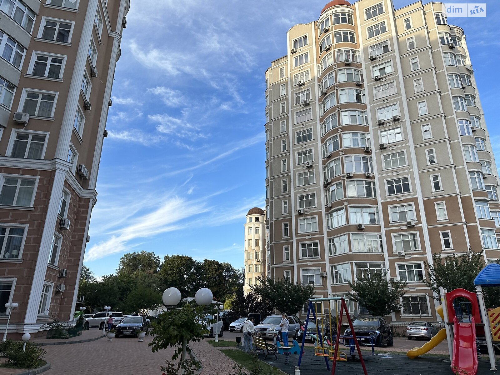 трехкомнатная квартира в Одессе, район Приморский, на пер. Каркашадзе в аренду на долгий срок помесячно фото 1