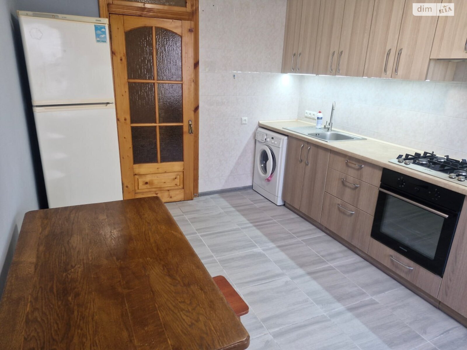 чотирикімнатна квартира в Одесі, район Приморський, на вул. Академічна 14 в довготривалу оренду помісячно фото 1 чотирикімнатна квартира в Одесі, район Приморський, на вул. Академічна 14 в довготривалу оренду помісячно фото 1
