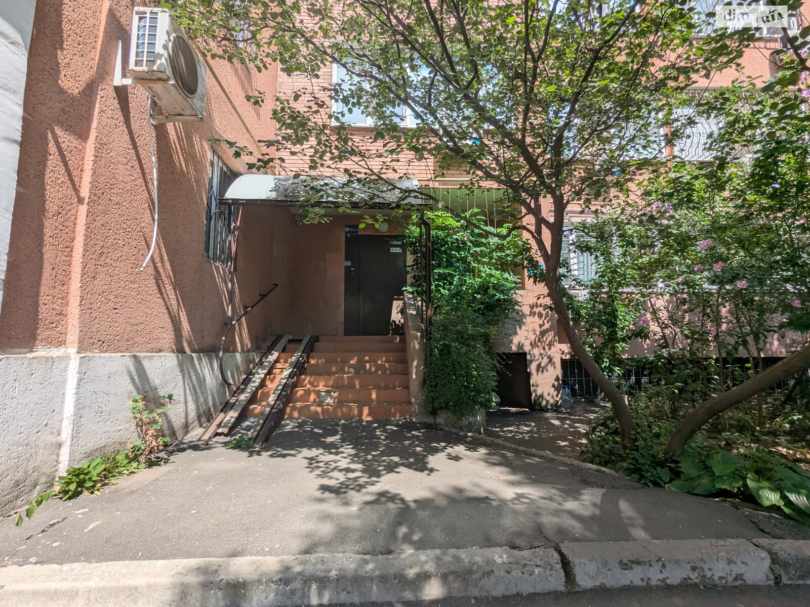 трехкомнатная квартира в Одессе, район Приморский, на ул. Армейская в аренду на долгий срок помесячно фото 1 трехкомнатная квартира в Одессе, район Приморский, на ул. Армейская в аренду на долгий срок помесячно фото 1