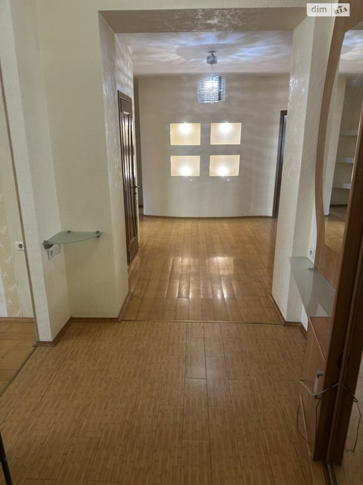 трехкомнатная квартира в Одессе, район Приморский, на ул. Армейская в аренду на долгий срок помесячно фото 1 трехкомнатная квартира в Одессе, район Приморский, на ул. Армейская в аренду на долгий срок помесячно фото 1