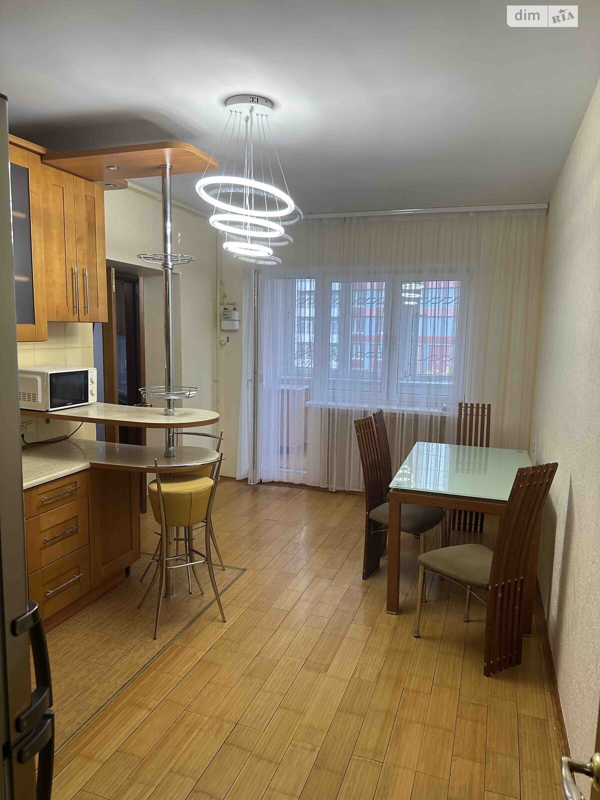 трехкомнатная квартира в Одессе, район Приморский, на ул. Армейская в аренду на долгий срок помесячно фото 1 трехкомнатная квартира в Одессе, район Приморский, на ул. Армейская в аренду на долгий срок помесячно фото 1