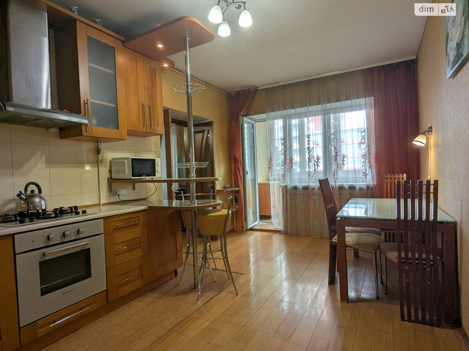 трехкомнатная квартира в Одессе, район Приморский, на ул. Армейская в аренду на долгий срок помесячно фото 1 трехкомнатная квартира в Одессе, район Приморский, на ул. Армейская в аренду на долгий срок помесячно фото 1