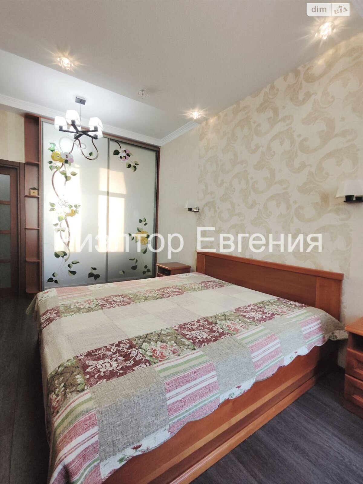 двокімнатна квартира в Одесі, район Приморський, на вул. Базарна 5/3 в довготривалу оренду помісячно фото 1 двокімнатна квартира в Одесі, район Приморський, на вул. Базарна 5/3 в довготривалу оренду помісячно фото 1
