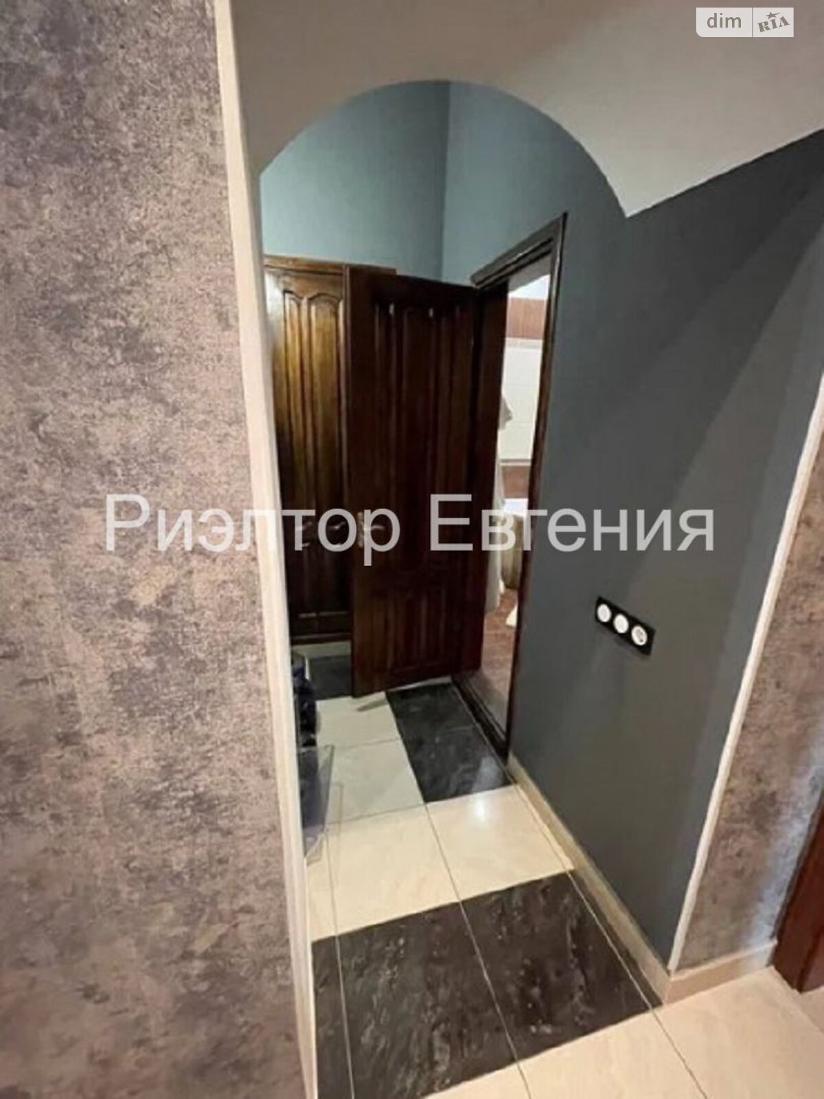 трикімнатна квартира в Одесі, район Приморський, на вул. Базарна 32 в довготривалу оренду помісячно фото 1 трикімнатна квартира в Одесі, район Приморський, на вул. Базарна 32 в довготривалу оренду помісячно фото 1