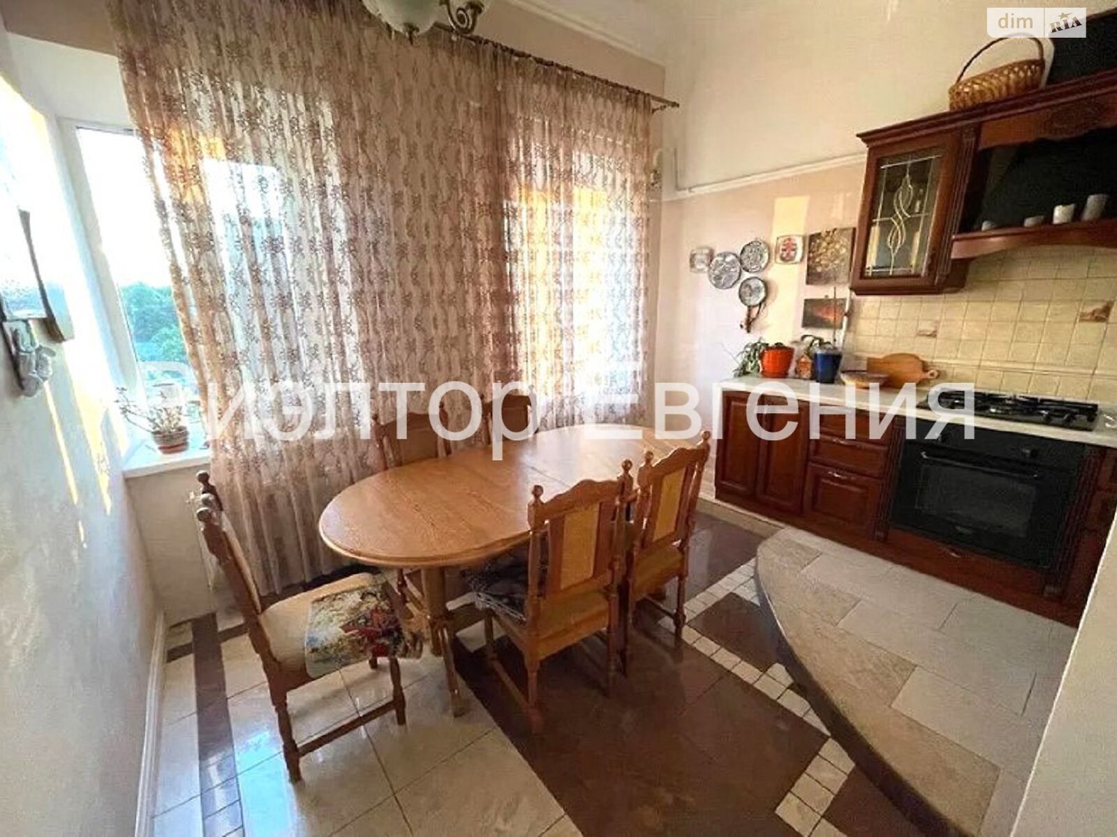 трикімнатна квартира в Одесі, район Приморський, на вул. Базарна 32 в довготривалу оренду помісячно фото 1 трикімнатна квартира в Одесі, район Приморський, на вул. Базарна 32 в довготривалу оренду помісячно фото 1