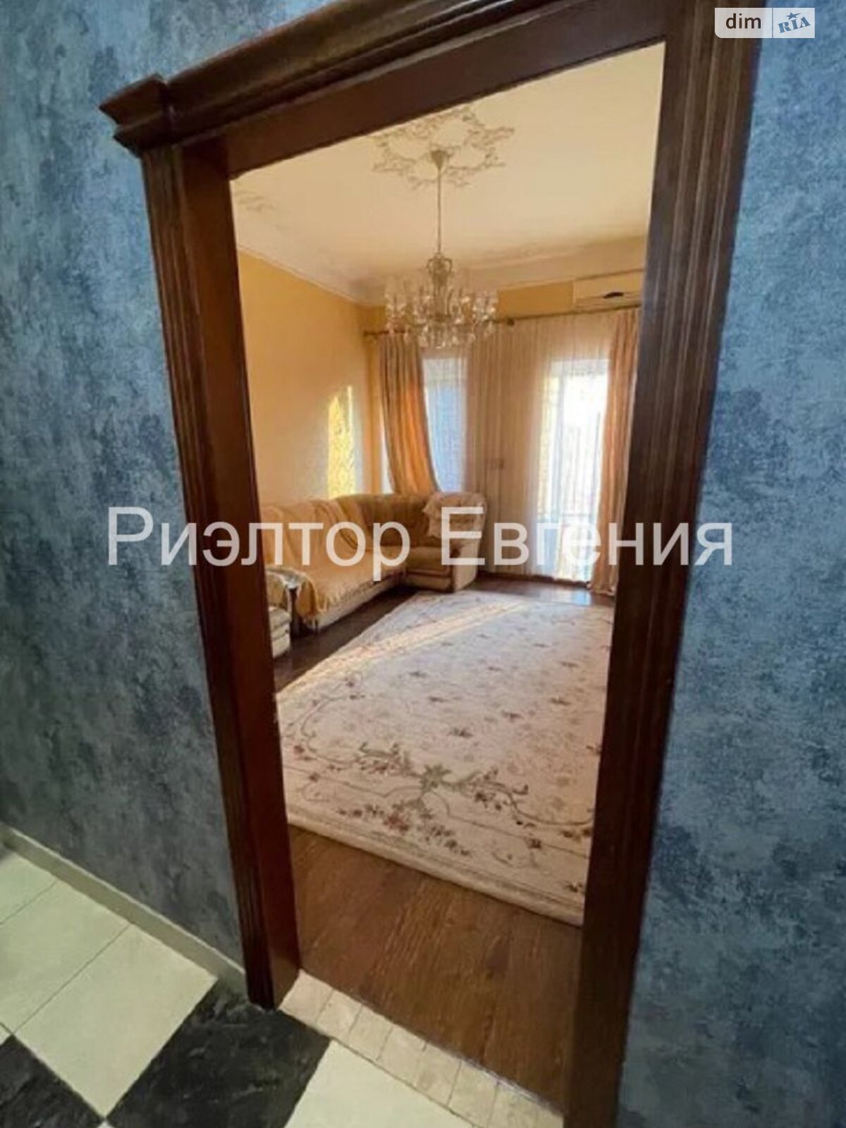 трикімнатна квартира в Одесі, район Приморський, на вул. Базарна 32 в довготривалу оренду помісячно фото 1 трикімнатна квартира в Одесі, район Приморський, на вул. Базарна 32 в довготривалу оренду помісячно фото 1