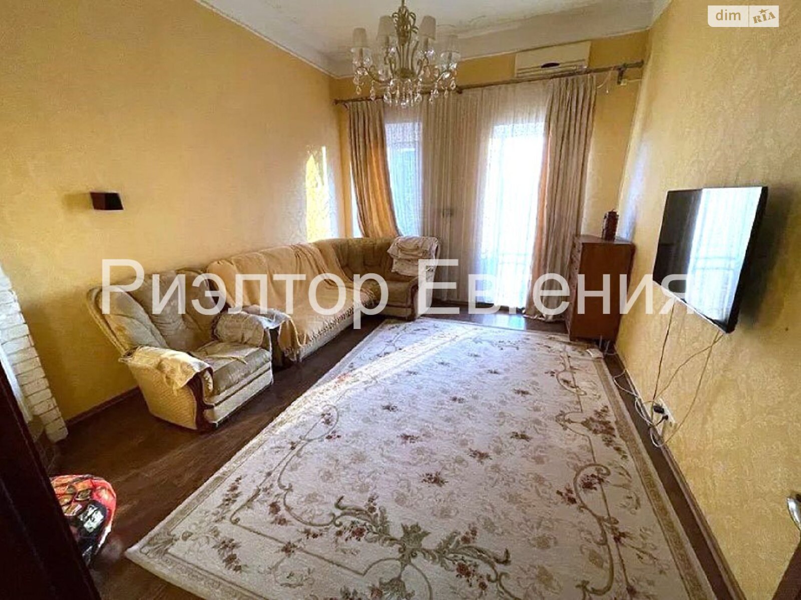 трикімнатна квартира в Одесі, район Приморський, на вул. Базарна 32 в довготривалу оренду помісячно фото 1 трикімнатна квартира в Одесі, район Приморський, на вул. Базарна 32 в довготривалу оренду помісячно фото 1