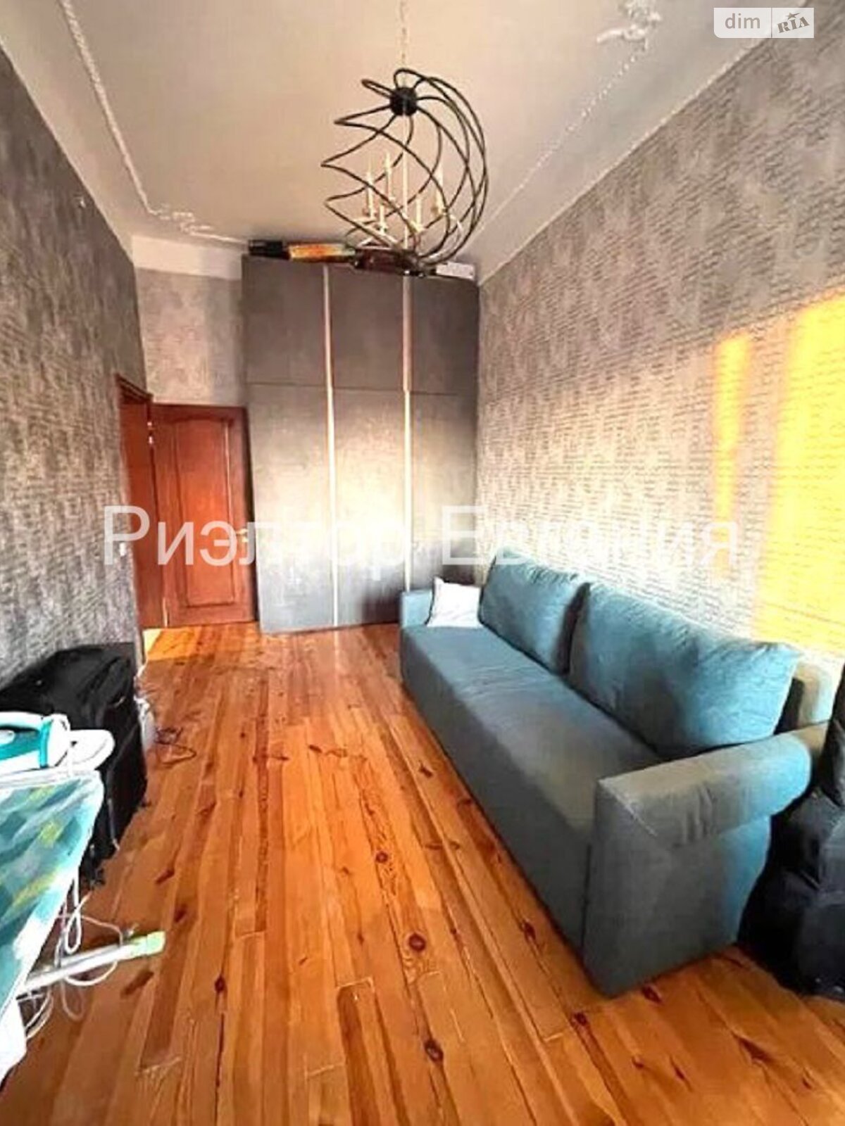 трикімнатна квартира в Одесі, район Приморський, на вул. Базарна 32 в довготривалу оренду помісячно фото 1 трикімнатна квартира в Одесі, район Приморський, на вул. Базарна 32 в довготривалу оренду помісячно фото 1