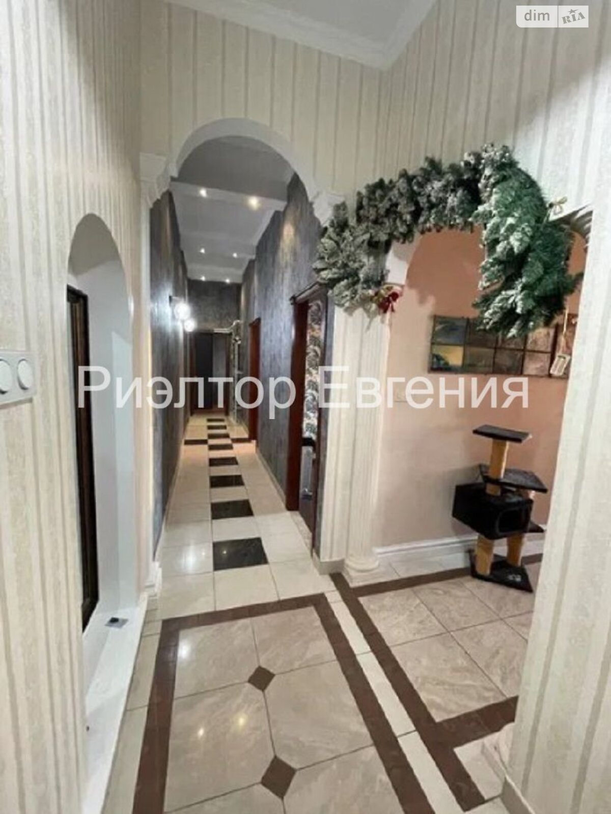 трикімнатна квартира в Одесі, район Приморський, на вул. Базарна 32 в довготривалу оренду помісячно фото 1 трикімнатна квартира в Одесі, район Приморський, на вул. Базарна 32 в довготривалу оренду помісячно фото 1