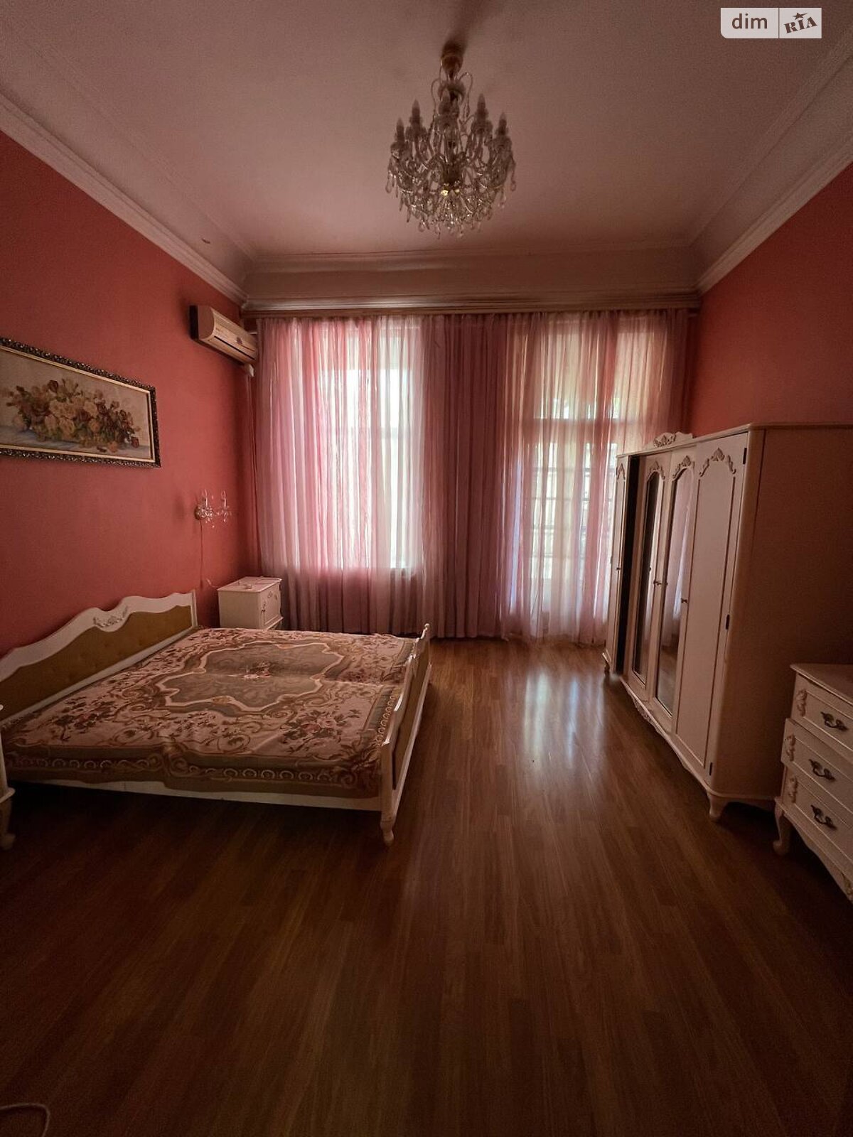 трехкомнатная квартира в Одессе, район Приморский, на ул. Базарная в аренду на долгий срок помесячно фото 1 трехкомнатная квартира в Одессе, район Приморский, на ул. Базарная в аренду на долгий срок помесячно фото 1