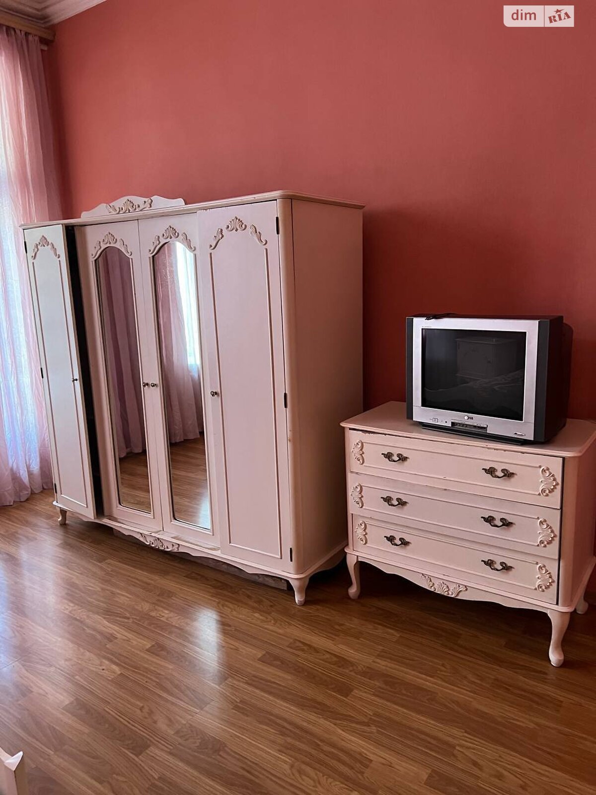 трехкомнатная квартира в Одессе, район Приморский, на ул. Базарная в аренду на долгий срок помесячно фото 1 трехкомнатная квартира в Одессе, район Приморский, на ул. Базарная в аренду на долгий срок помесячно фото 1