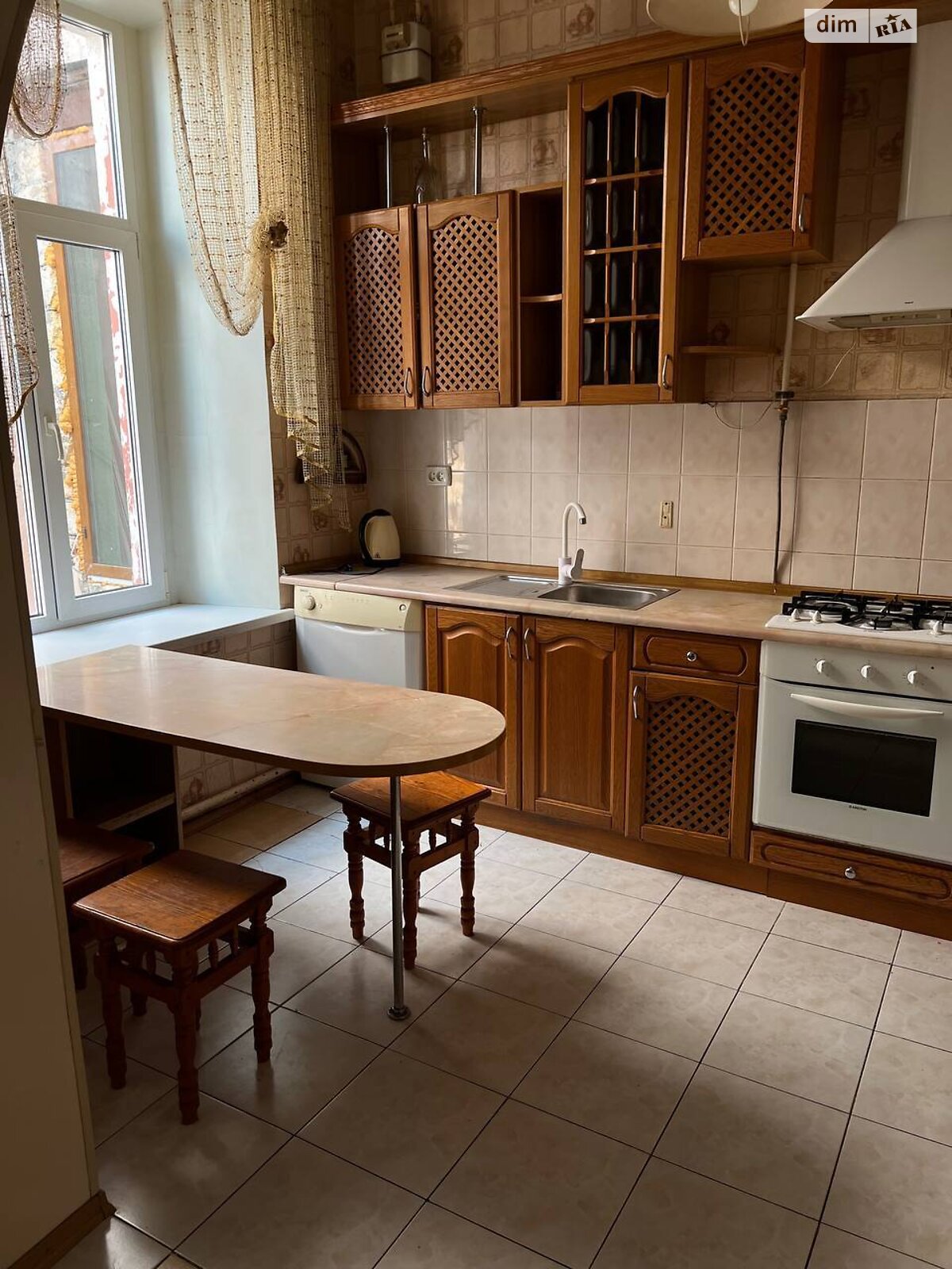 трехкомнатная квартира в Одессе, район Приморский, на ул. Базарная в аренду на долгий срок помесячно фото 1 трехкомнатная квартира в Одессе, район Приморский, на ул. Базарная в аренду на долгий срок помесячно фото 1