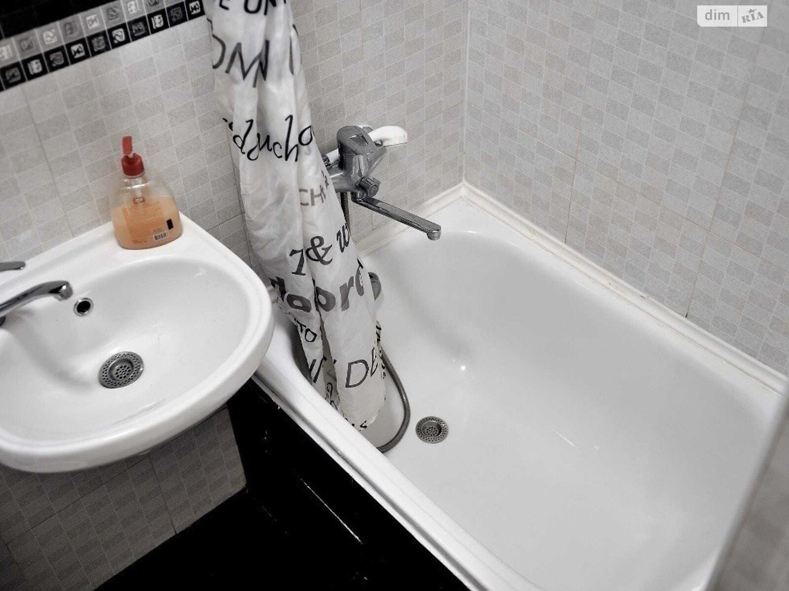 однокімнатна квартира в Одесі, район Приморський, на вул. Базарна 38 в довготривалу оренду помісячно фото 1