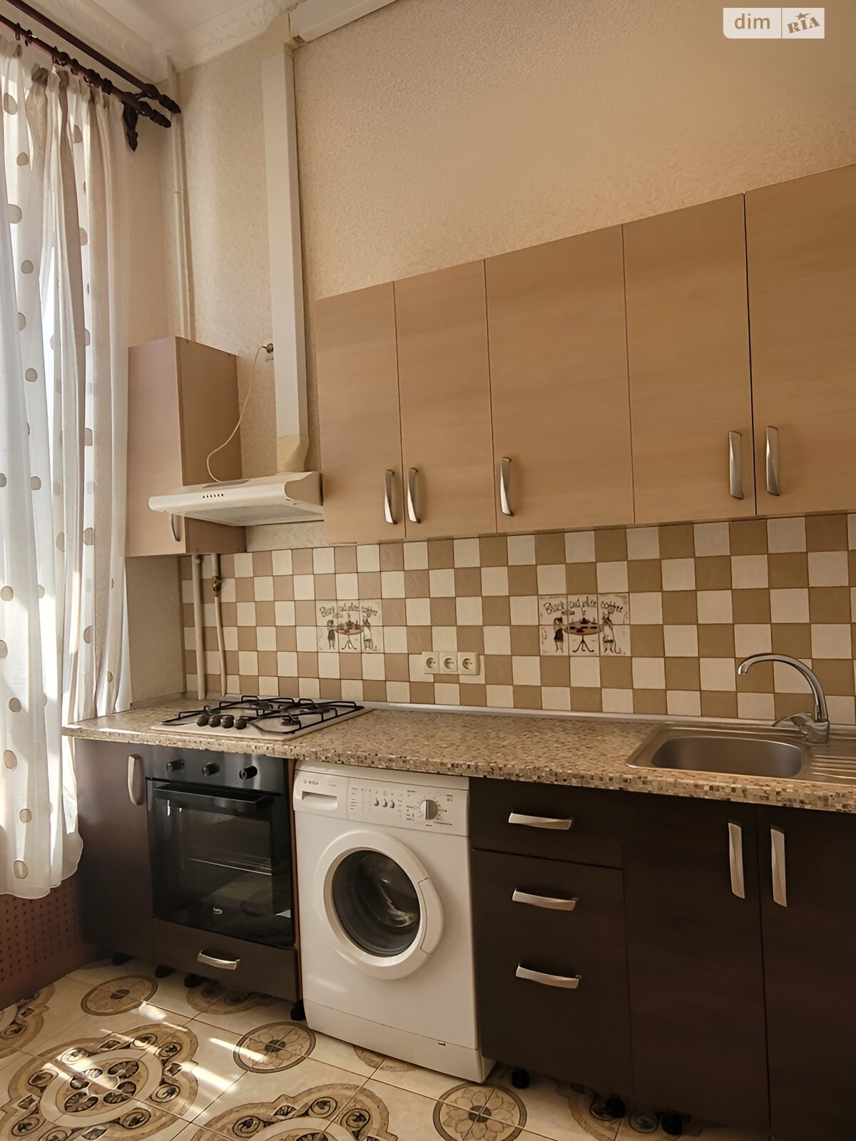 однокімнатна квартира в Одесі, район Приморський, на вул. Дерибасівська 10 в довготривалу оренду помісячно фото 1 однокімнатна квартира в Одесі, район Приморський, на вул. Дерибасівська 10 в довготривалу оренду помісячно фото 1