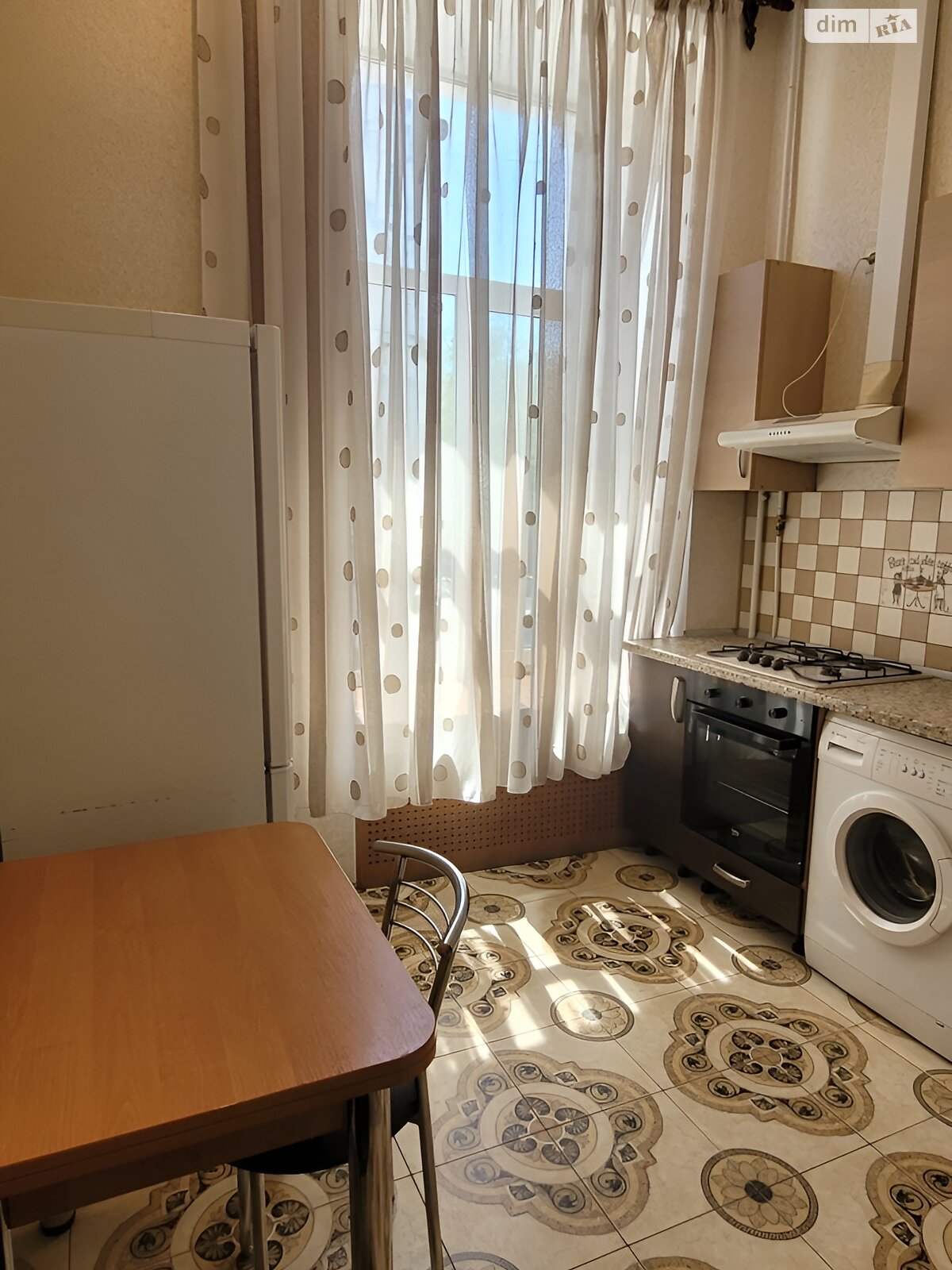 однокімнатна квартира в Одесі, район Приморський, на вул. Дерибасівська 10 в довготривалу оренду помісячно фото 1 однокімнатна квартира в Одесі, район Приморський, на вул. Дерибасівська 10 в довготривалу оренду помісячно фото 1
