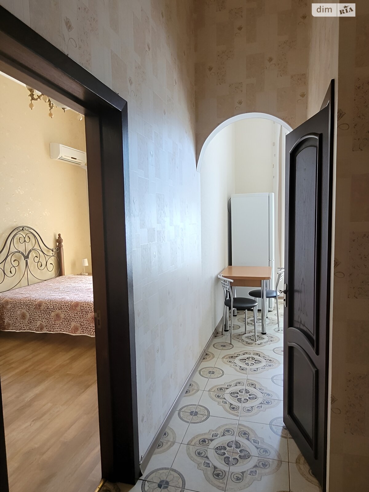 однокімнатна квартира в Одесі, район Приморський, на вул. Дерибасівська 10 в довготривалу оренду помісячно фото 1 однокімнатна квартира в Одесі, район Приморський, на вул. Дерибасівська 10 в довготривалу оренду помісячно фото 1