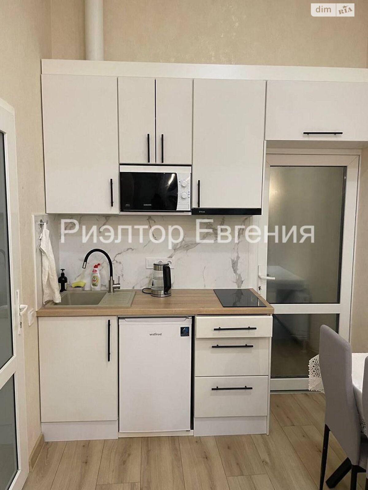 однокомнатная квартира в Одессе, район Приморский, на ул. Дерибасовская 17 в аренду на долгий срок помесячно фото 1 однокомнатная квартира в Одессе, район Приморский, на ул. Дерибасовская 17 в аренду на долгий срок помесячно фото 1